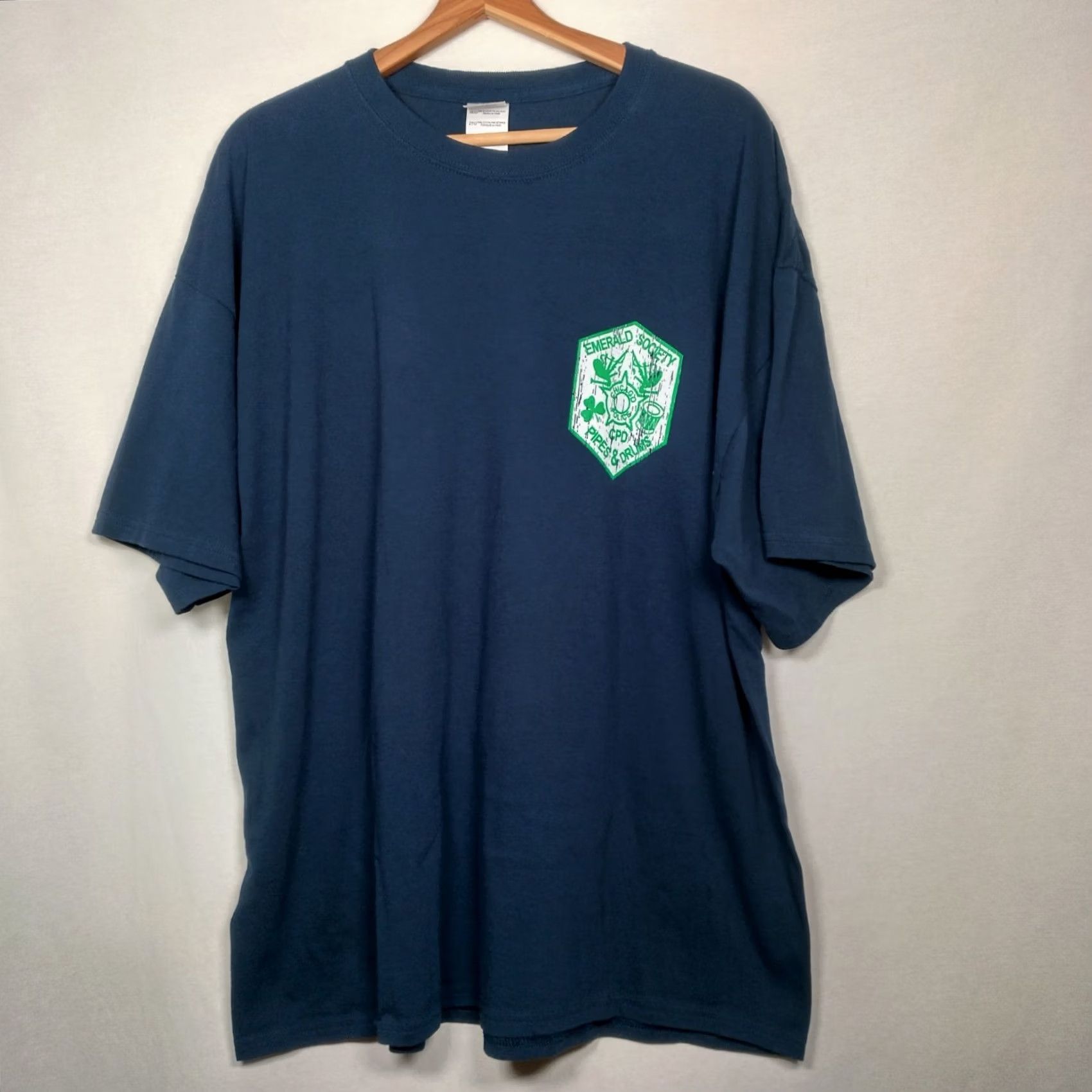 Gildan Emerald Society Chicago Police Pipes And Drums Shirt 2XL CPD Irish Flag Bagpipes Shirt Size US XXL / EU 58 / 5 - 2 Thumbnail