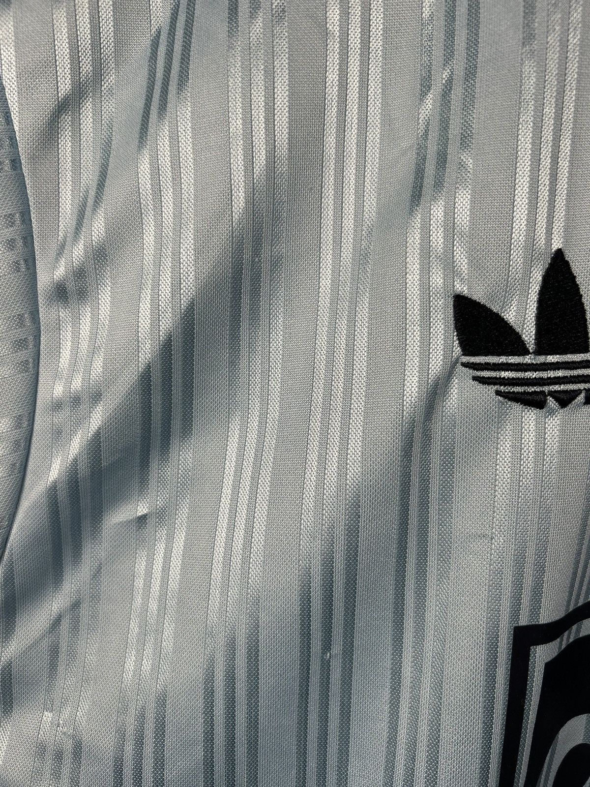 Adidas Adidas Oasis Band Jersey T shirt Size US XL / EU 56 / 4 - 5 Thumbnail