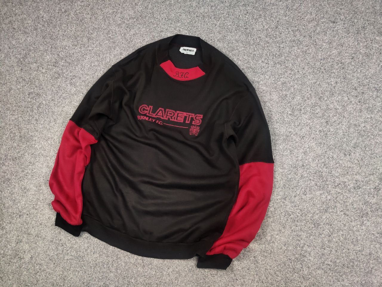 Japanese Brand Vintage Burnley football Club Authentic Clarets Sweatshirt Size US M / EU 48-50 / 2 - 3 Thumbnail
