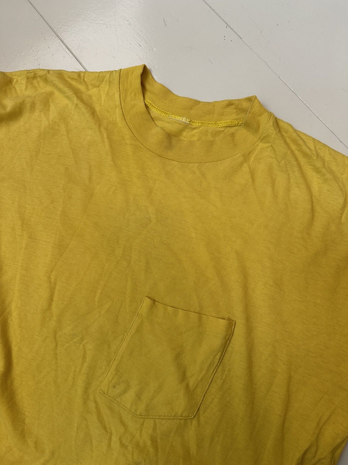 Vintage Vintage 90s Rare Yellow Tee Size US L / EU 52-54 / 3 - 1 Thumbnail