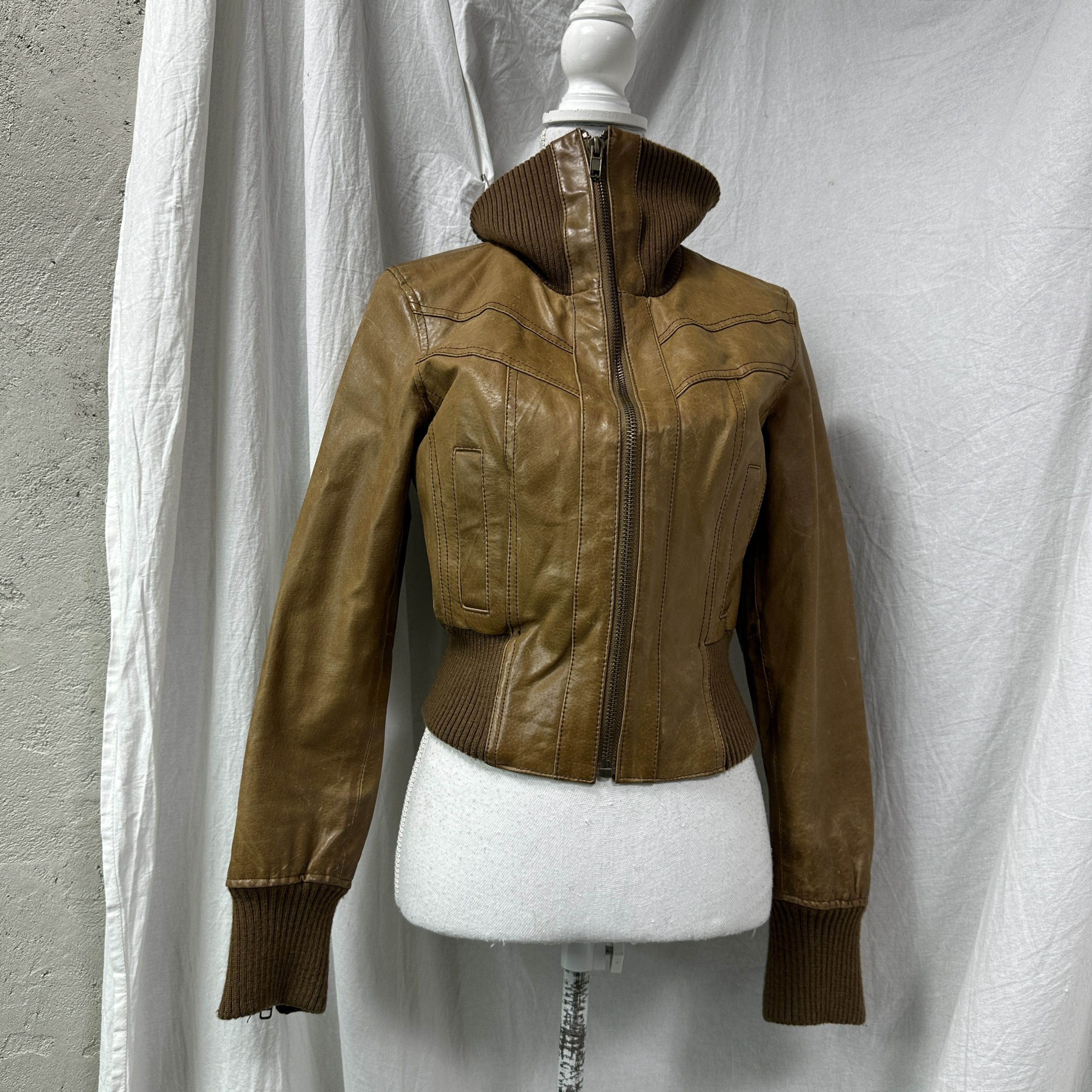 Vintage Vintage Cropped Moto Biker Camel Brown Leather Jacket 00s Size US S / EU 44-46 / 1 - 7 Thumbnail