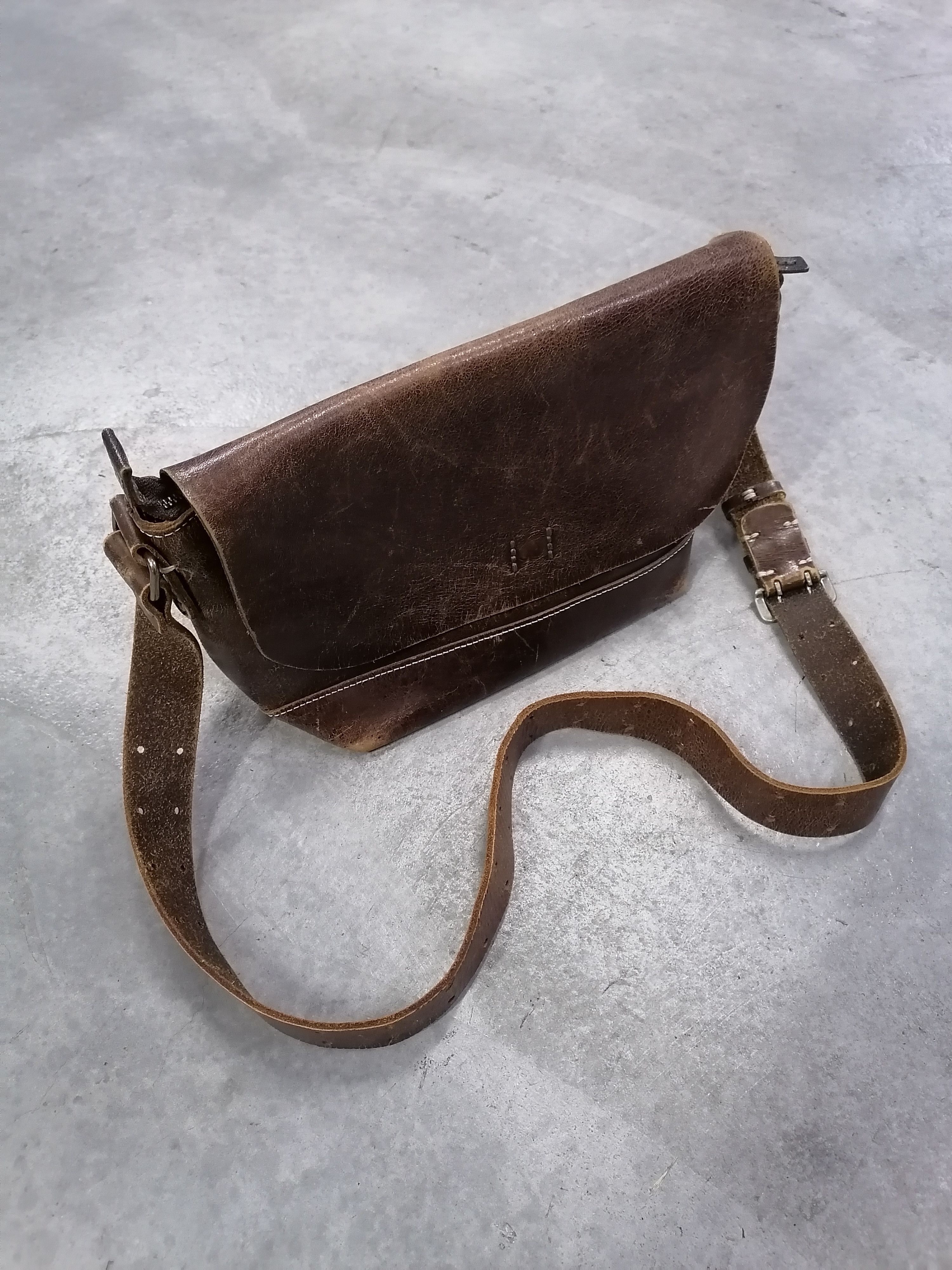 Japanese Brand H 1203 Mano Fece Japan Patina Leather Sling / Crossbody Bag Size ONE SIZE - 2 Thumbnail