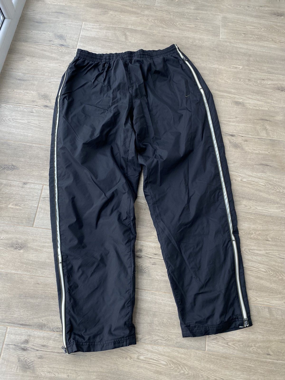 Nike Vintage Nike Nylon Baggy Sweatpants Size US 37 - 3 Thumbnail