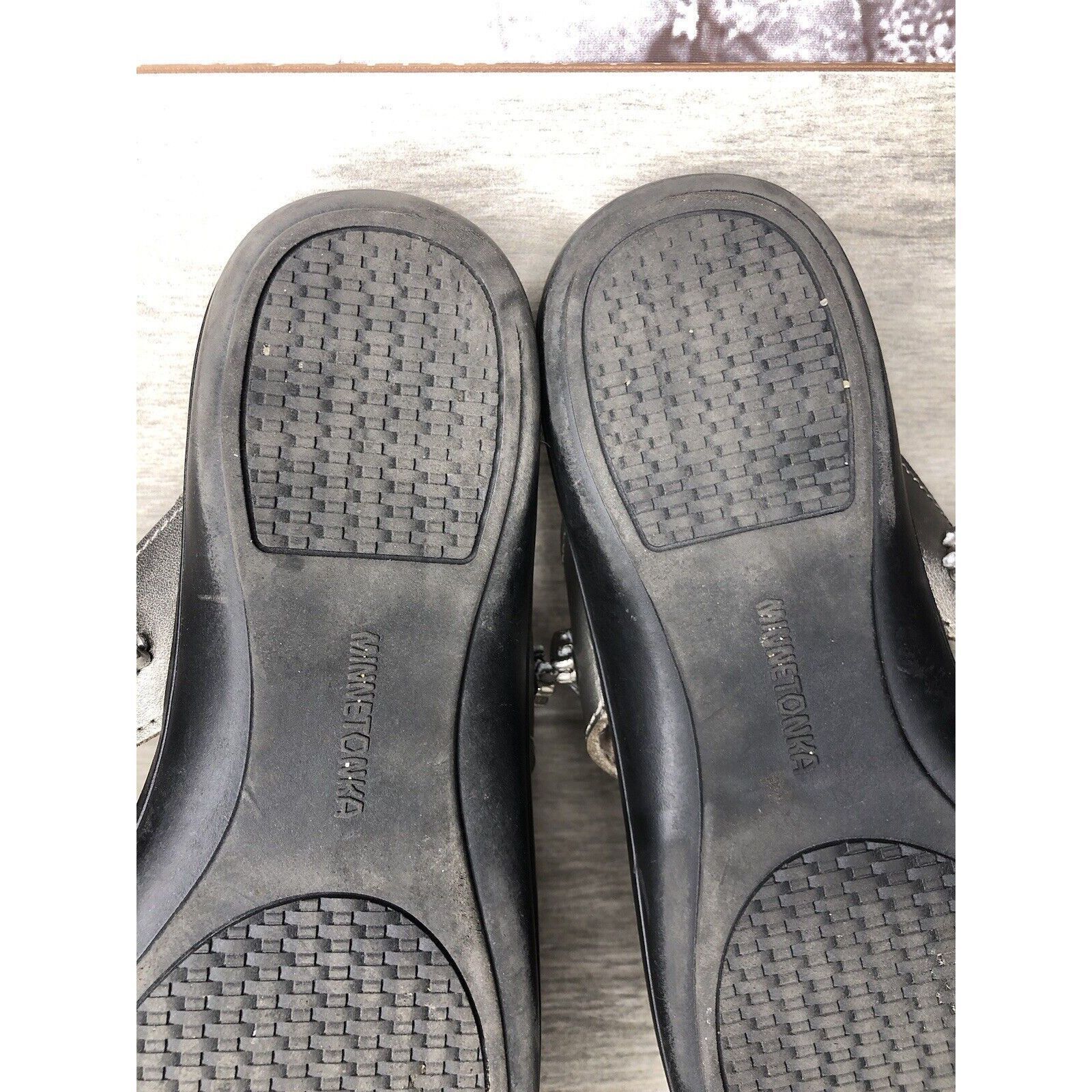 Minnetonka Minnetonka Pewter Silver Silverthorne Filp Flop Thong Sandal Size US 10 / IT 40 - 8 Thumbnail
