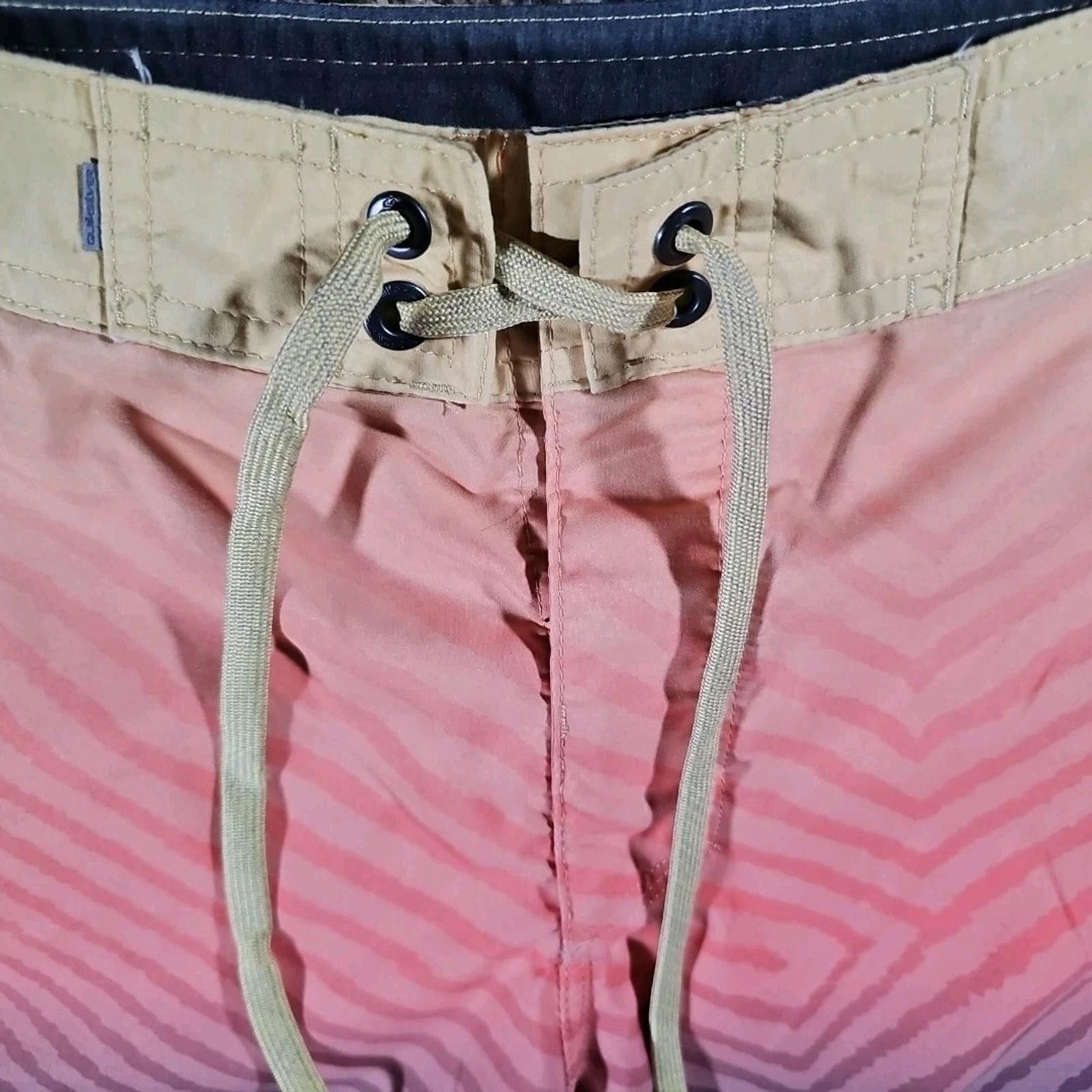 Quiksilver Quiksilver Sz 32 Board Shorts Size US 32 / EU 48 - 2 Thumbnail