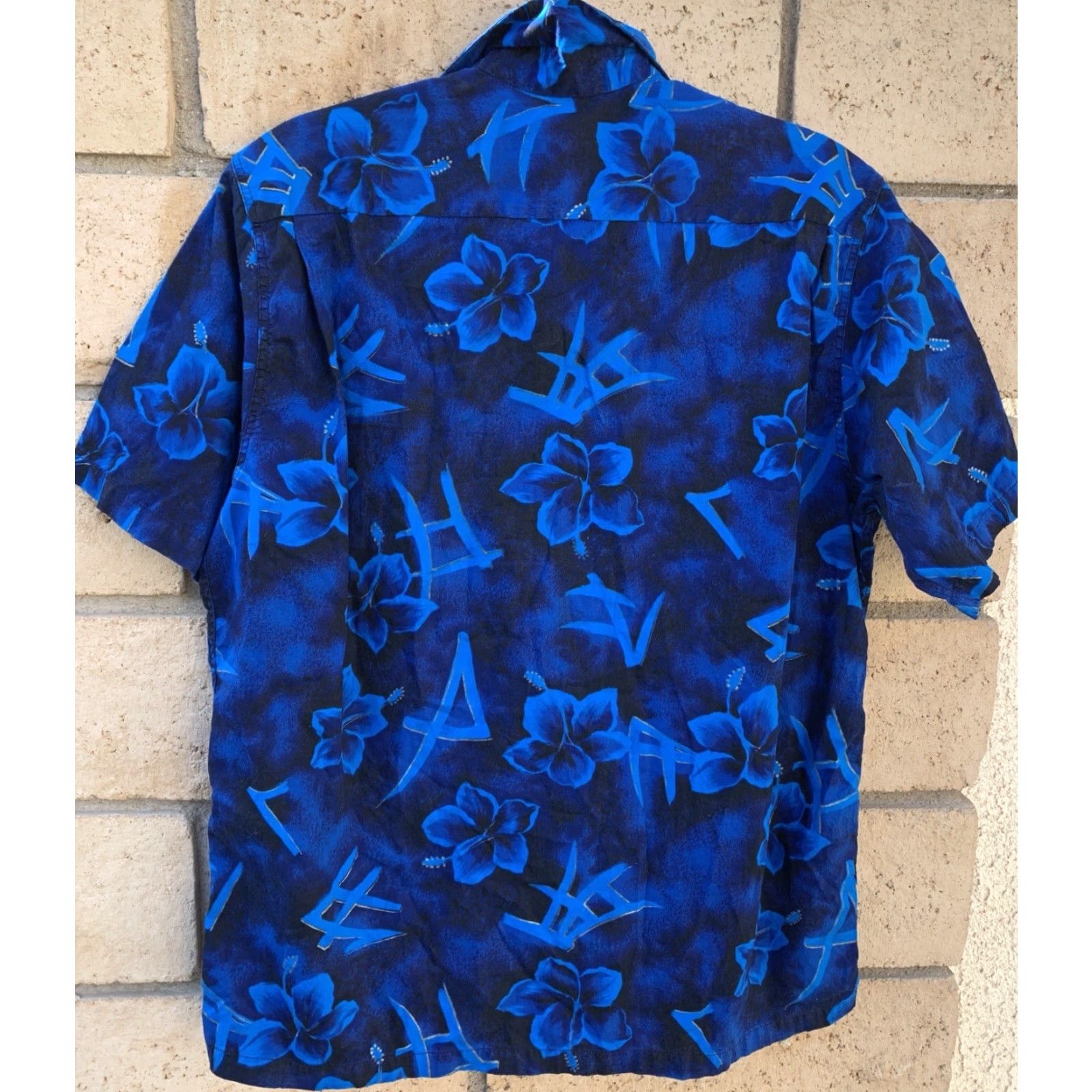 Market VINTAGE Island Casuals Hawaiian Shirt L XL Men Button-Up Short Sleeve Floral Cotton Blue Hawaii Waikiki Island Casuals International Market Place Size US L / EU 52-54 / 3 - 5 Thumbnail