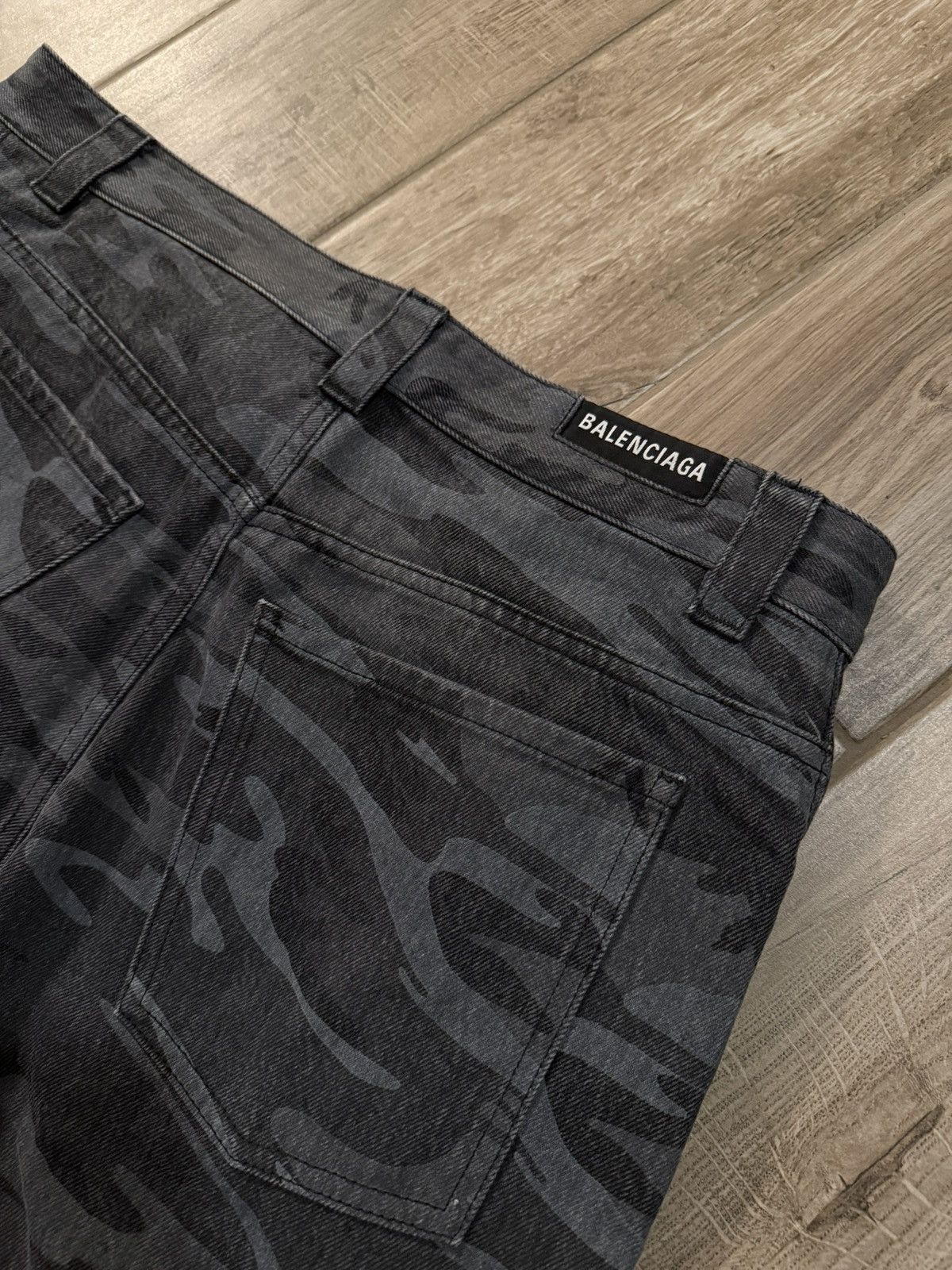 Balenciaga Balenciaga camo bermuda shorts Size US 34 / EU 50 - 3 Thumbnail