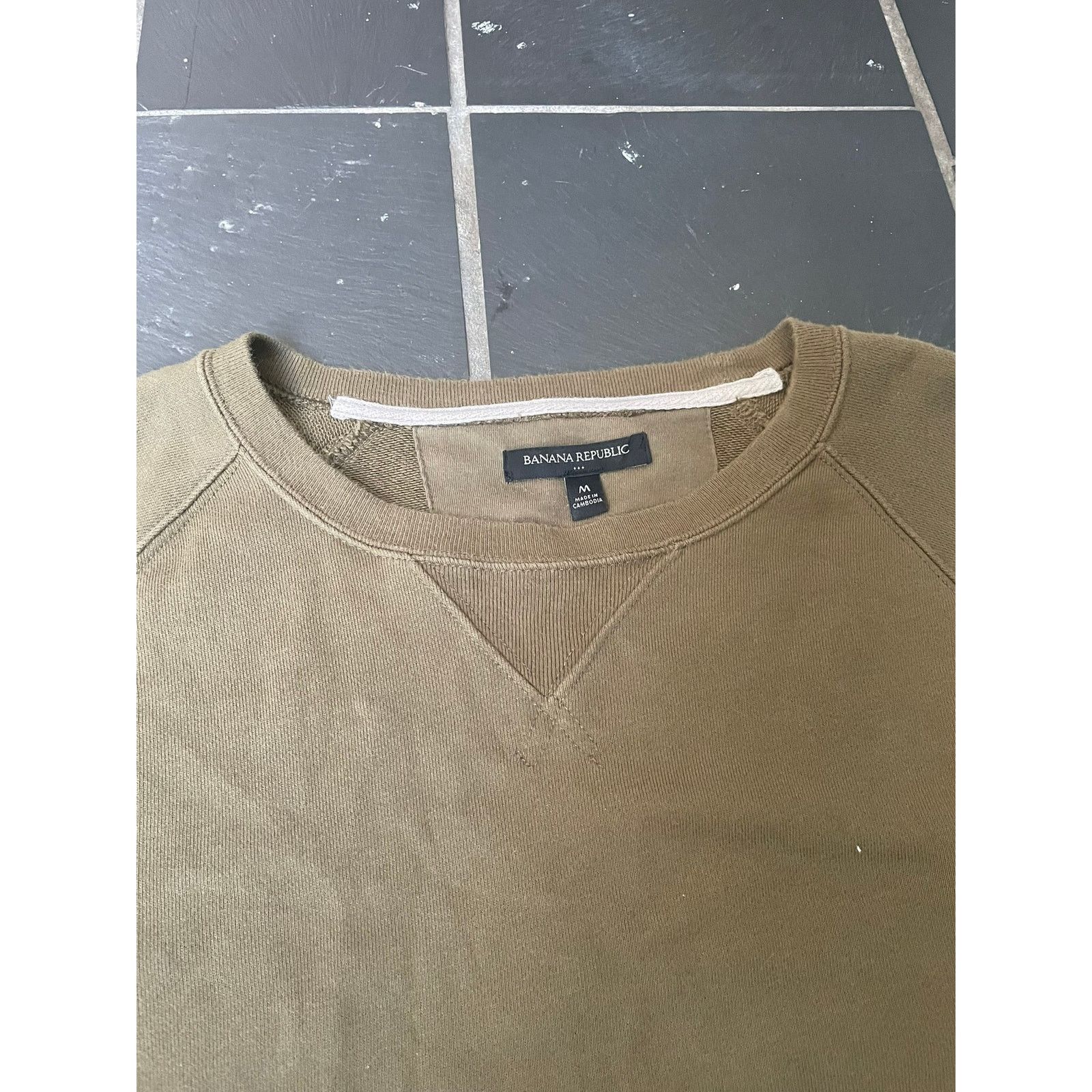 Banana Republic Banana Republic Khaki Green Crew Neck Sweater Size Medium Size US M / EU 48-50 / 2 - 2 Thumbnail