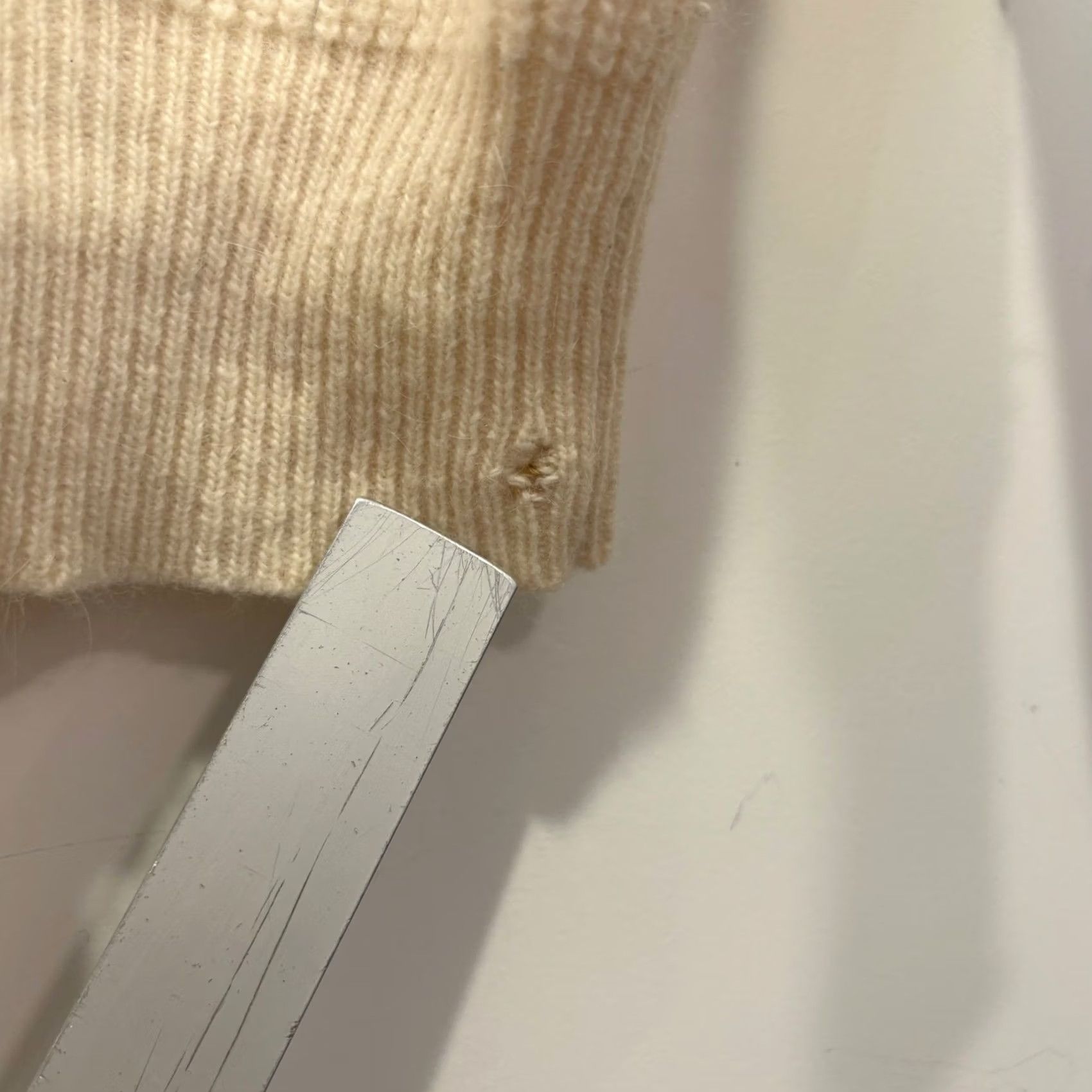 Vintage VINTAGE Le Moda Sweater Women Medium Cream Angora Lambswool Cable Knit Mock Neck Vintage Size M / US 6-8 / IT 42-44 - 7 Thumbnail