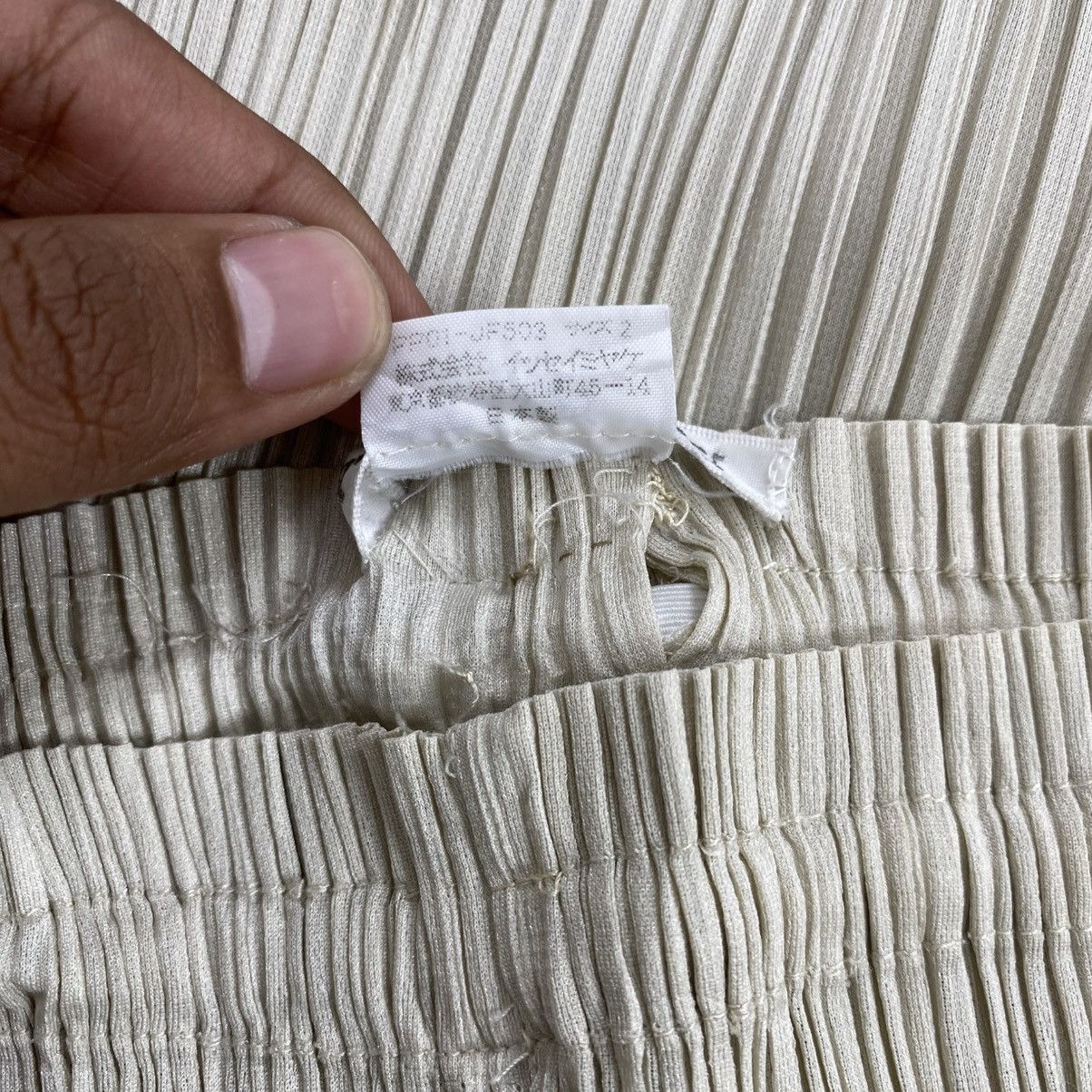 Homme Plisse Issey Miyake 2000s Pleast Please Issey Miyake Biege Pants Size US 27 - 13 Thumbnail