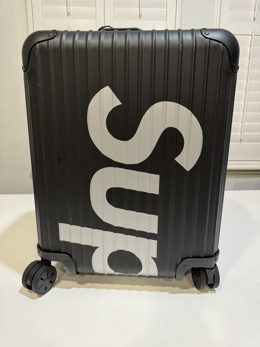 Supreme rimowa best sale topas multiwheel 45l