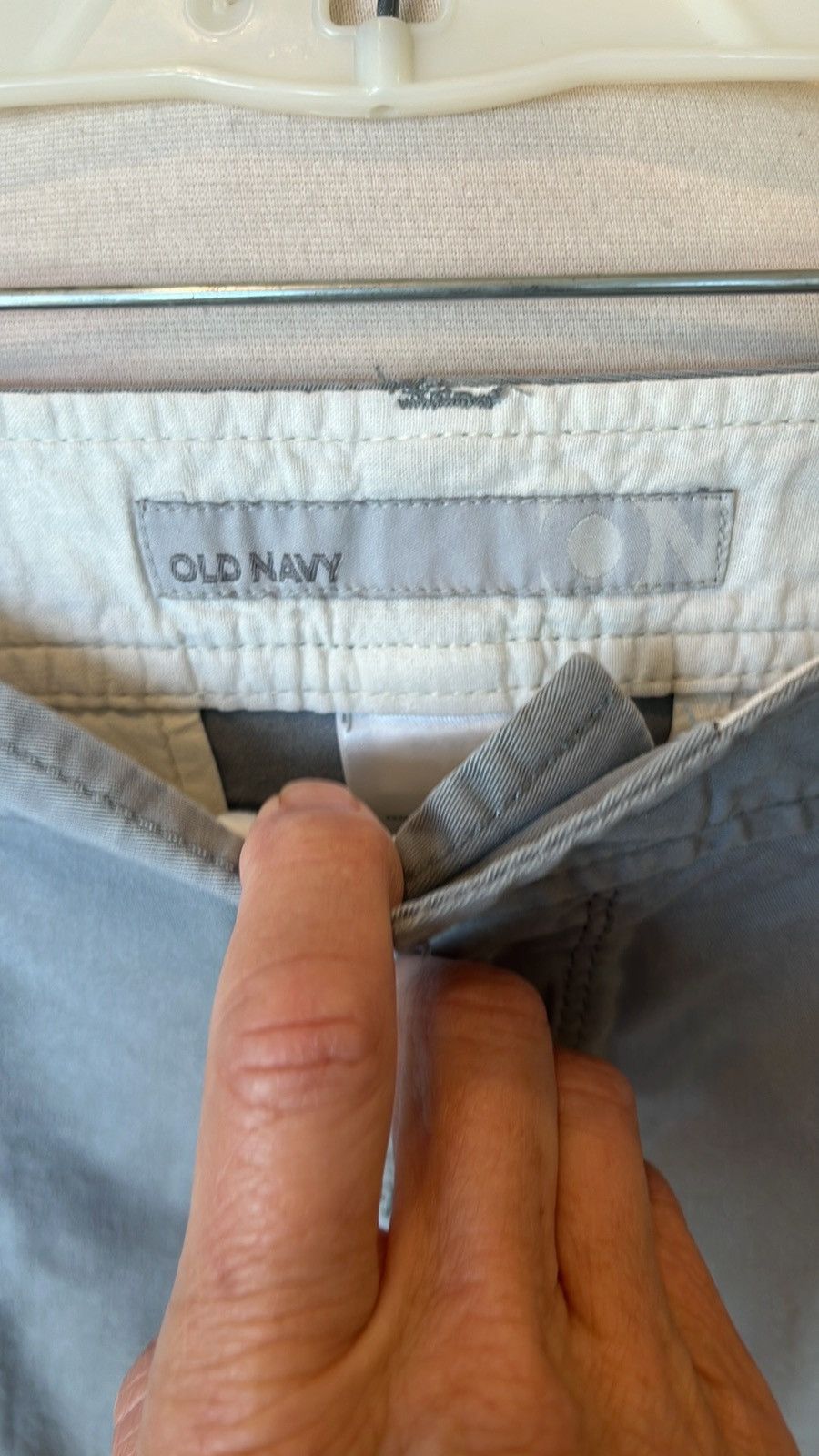 Old Navy Low Rise Gray Cotton Chino Shorts Old Navy Size 26" / US 2 / IT 38 - 3 Thumbnail