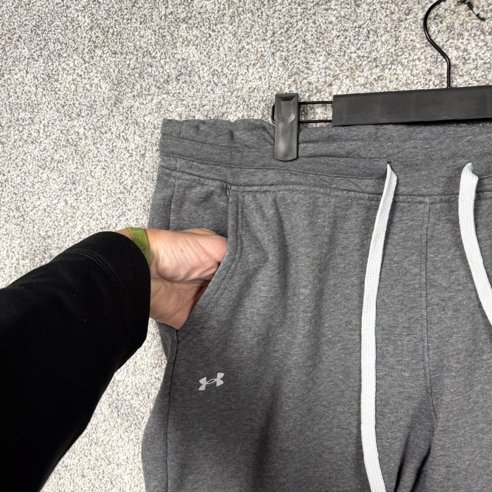 Under Armour Under Armour Pants Mens Large Gray Fleece Sweatpants Joggers 1366958 Size US 33 - 6 Thumbnail