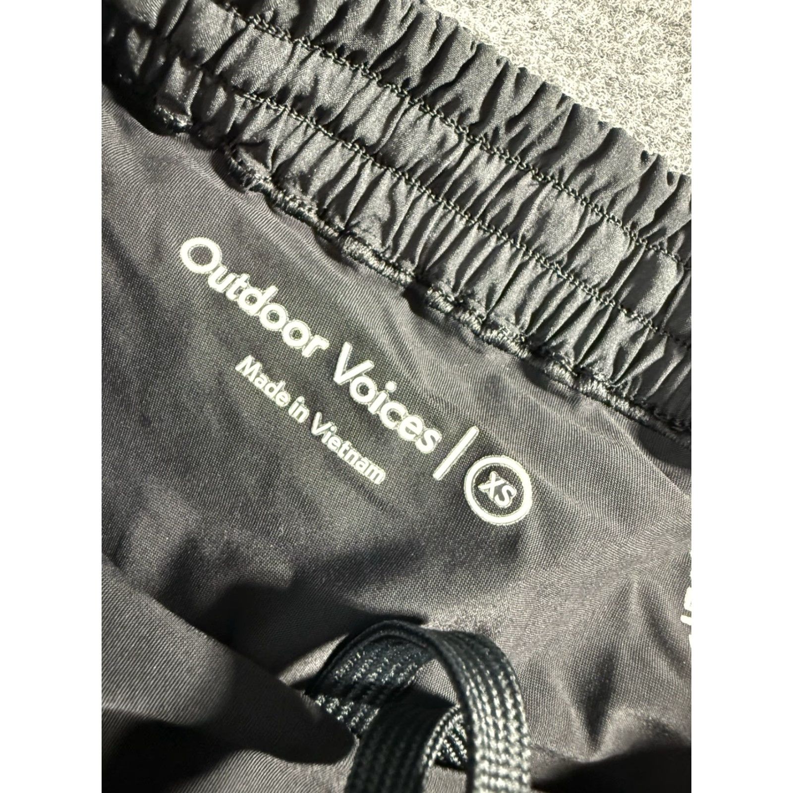Outdoor Voices Outdoor Voices Shorts Mens XS Black 4.5 Inseam Lined Drawstring Pockets Solid Nylon Spandex Size US 27 - 3 Thumbnail