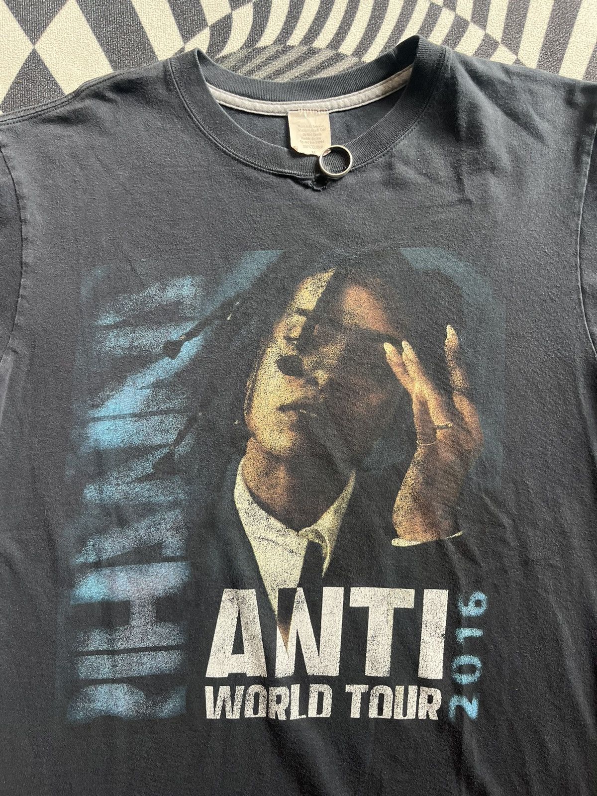 Band Tees RIHANNA ANTI World Tour 2016’s Travis Scott Tshirt Size US M / EU 48-50 / 2 - 6 Thumbnail