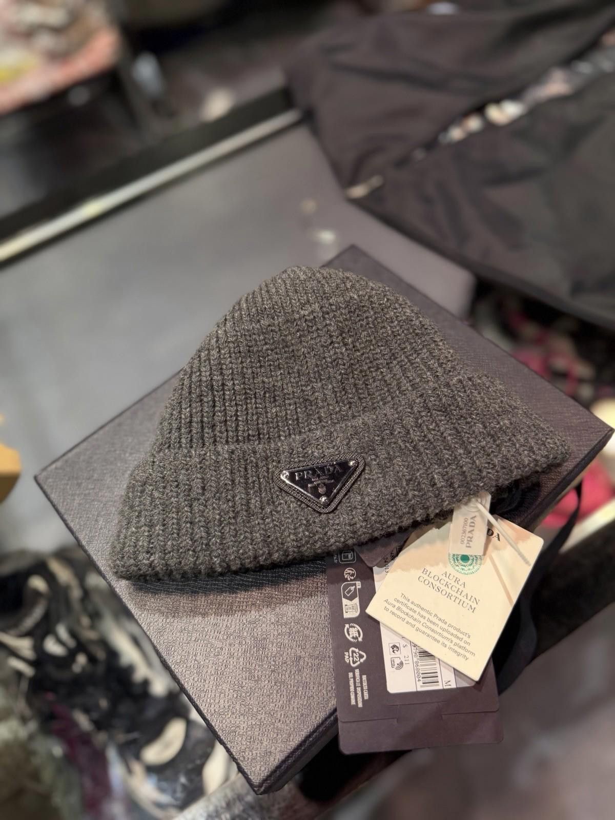 Prada PRADA Beanie Gray (M) Cashmere Knit Beanie Triangle NEW $650 Size ONE SIZE - 4 Thumbnail