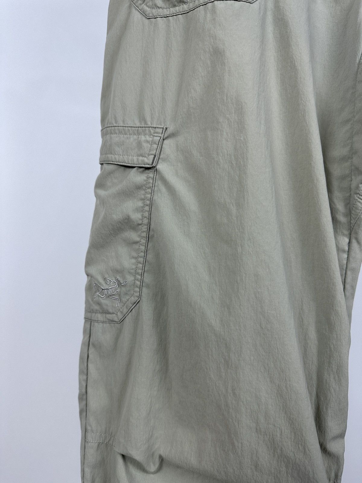 Arc'teryx Vintage Arcteryx Nylon Light Grey Cargo Pants Travis Style Size US 31 - 10 Thumbnail
