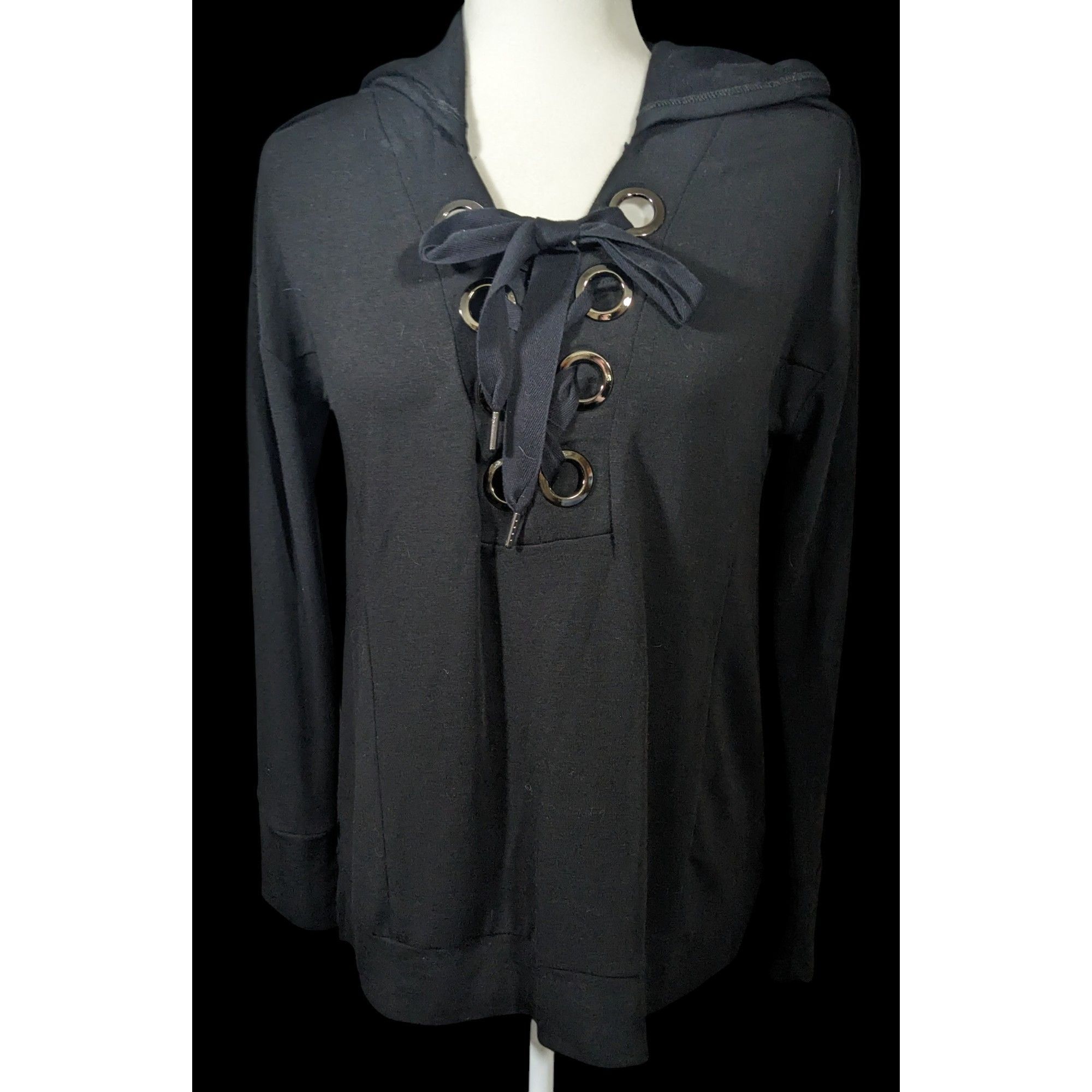 Neiman Marcus Neiman Marcus Gothic Chunky Lace Neck Hooded Top Size Small Size S / US 4 / IT 40 - 3 Thumbnail