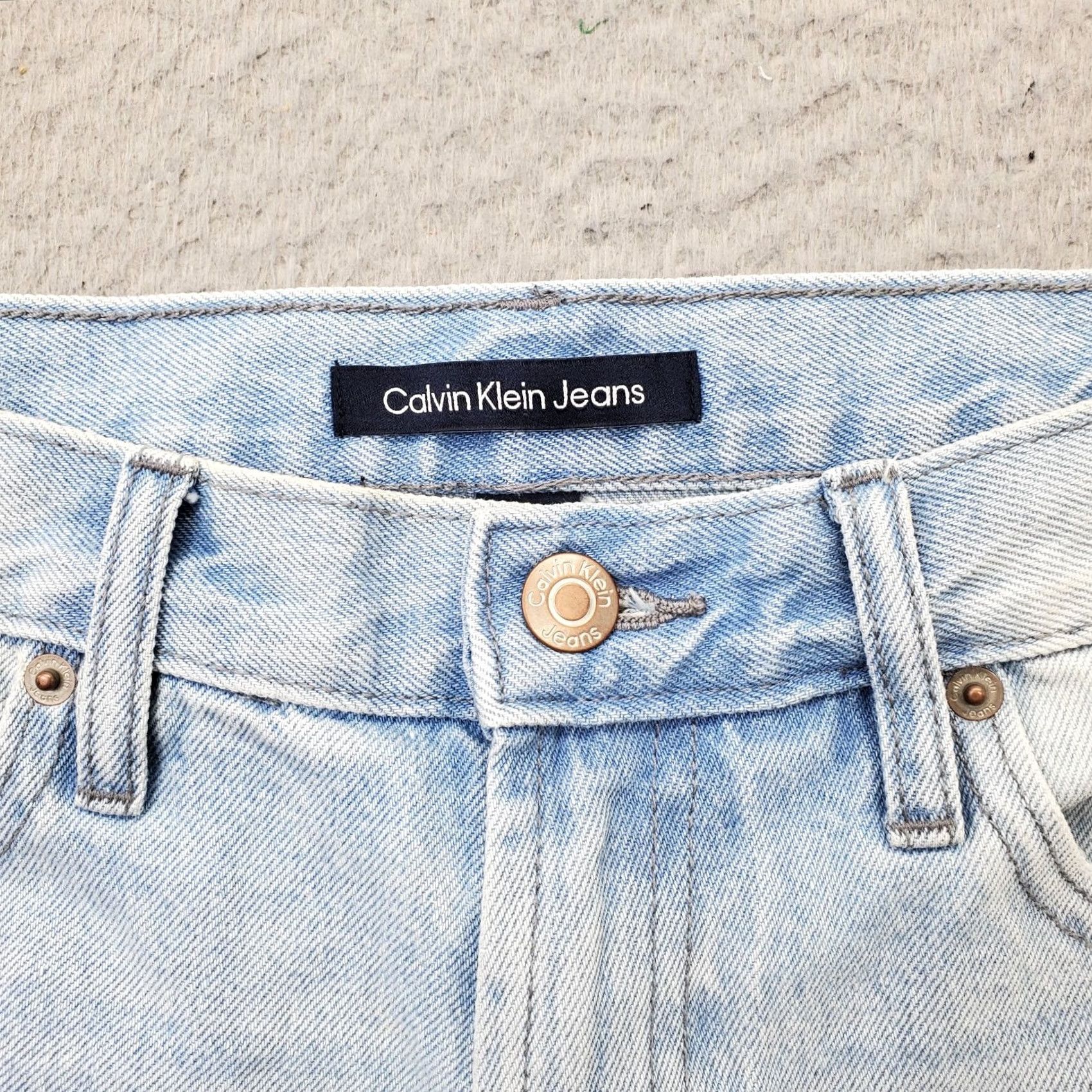 Calvin Klein Calvin Klein Jeans Cut-Off Shorts Womens 8 Blue Light Wash High Rise Raw Hem 5-Pocket Denim Casual Womens Size 8 Redundant not included Size 30" / US 8 / IT 44 - 6 Thumbnail