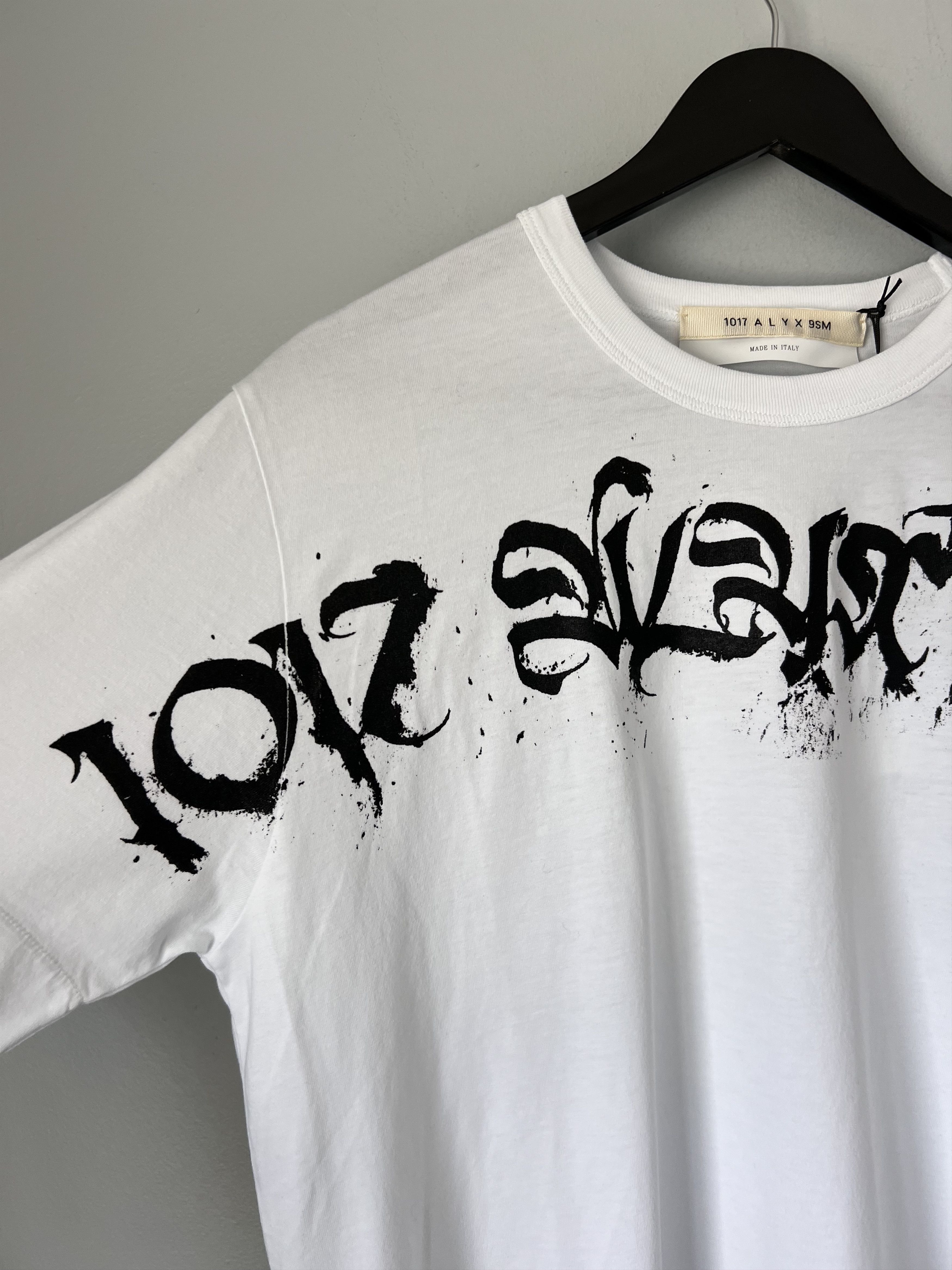1017 ALYX 9SM 1017 Alyx 9SM Collection Logo Graphic Tee in White Size US S / EU 44-46 / 1 - 3 Thumbnail