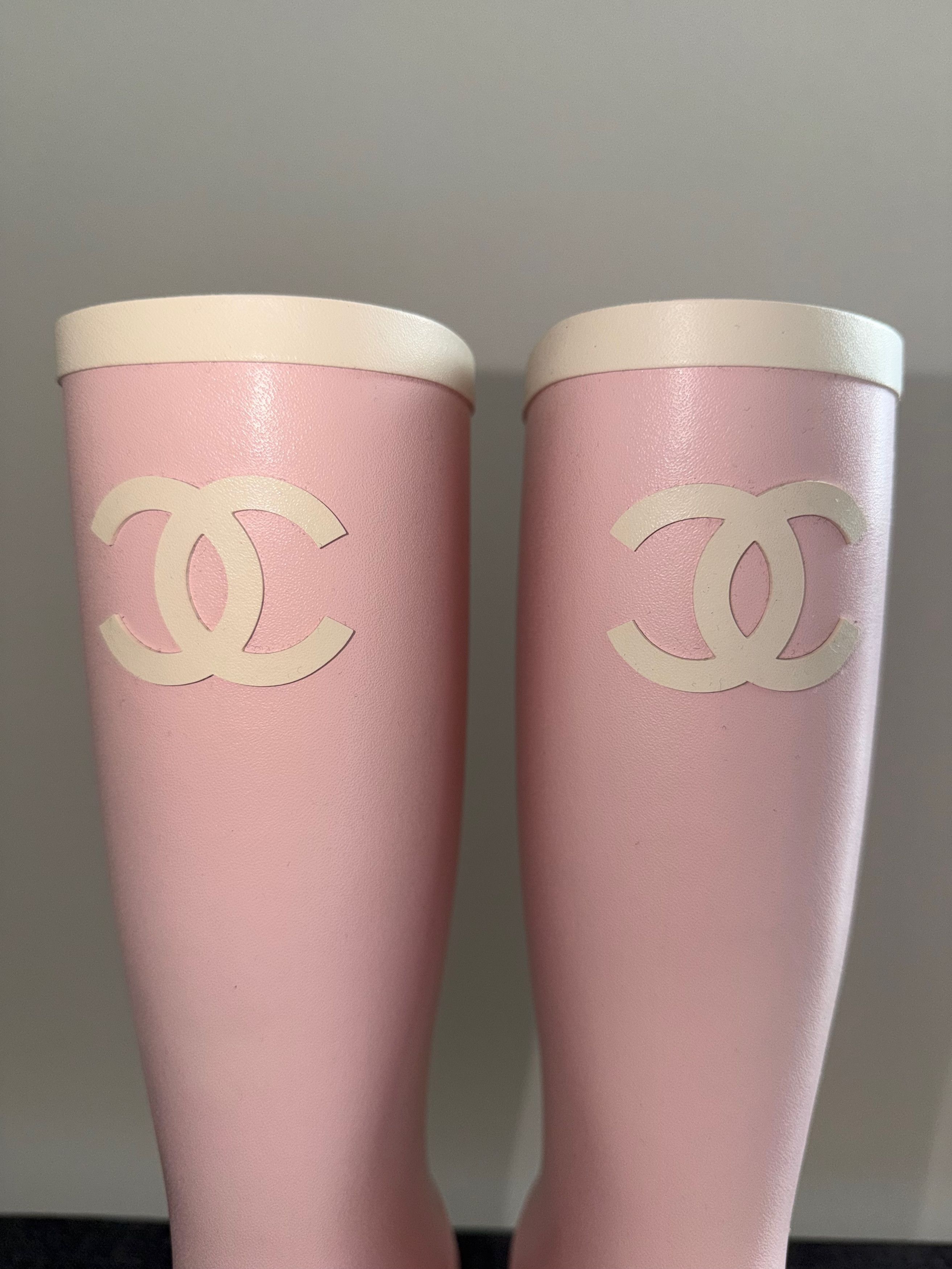 Chanel Chanel 26C White CC Logo High Pull On Rubber Rain Boots 39 Size US 9 / IT 39 - 14 Thumbnail