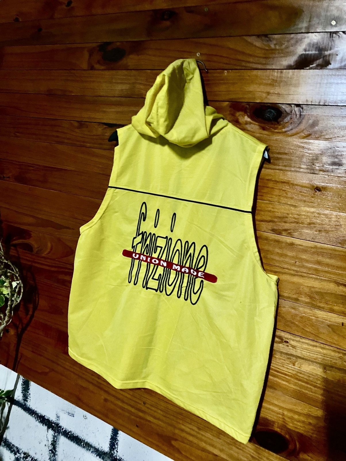 Vintage Vintage Frizione Yellow Sleeveless Hoodie Vest – Streetwear Size US L / EU 52-54 / 3 - 11 Thumbnail