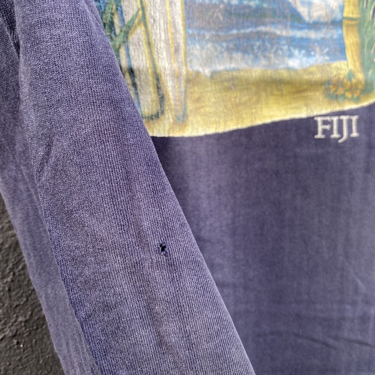 Vintage Thrashed Faded Vintage 90s Fiji Classic Surfing ERD GRUNGE T Size US M / EU 48-50 / 2 - 10 Thumbnail