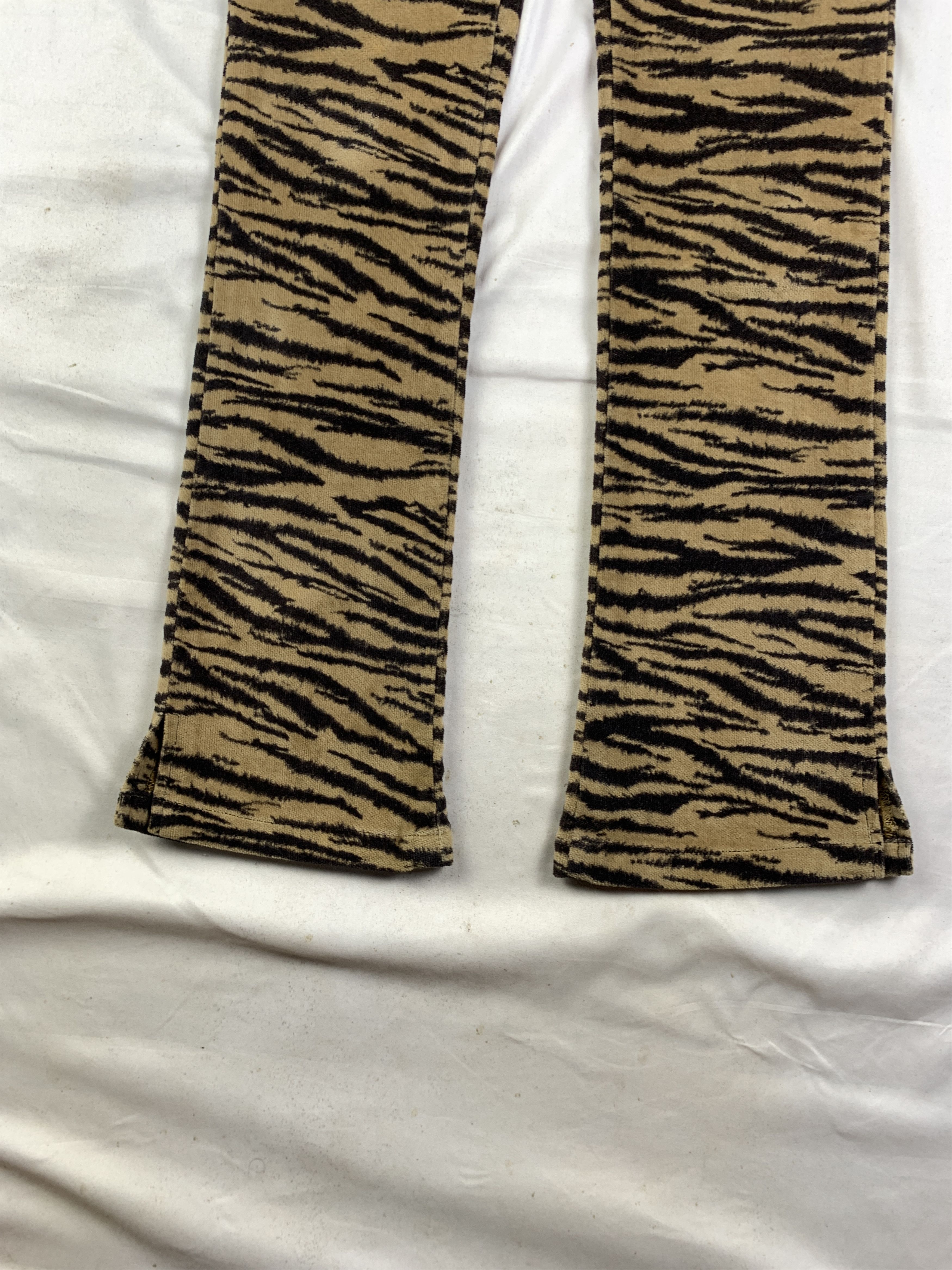 Japanese Brand Gozip Tiger Camo Bootcut Velvet Lowrise Pants (28) Size 28" / US 6 / IT 42 - 4 Thumbnail