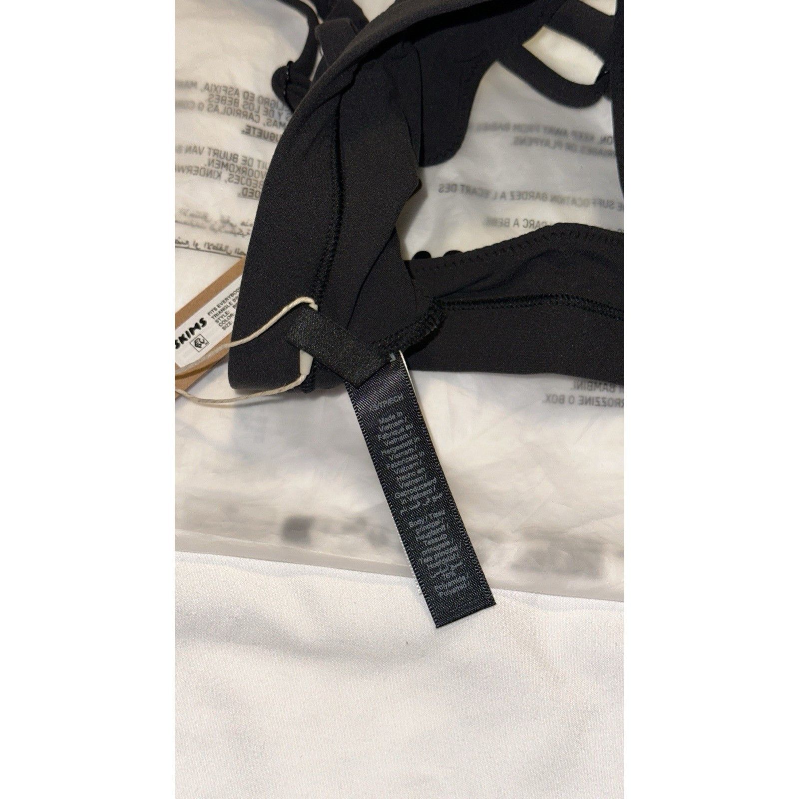 SKIMS NWT SKIMS FITS EVERYBODY TRIANGLE BRALETTE Size ONE SIZE - 3 Thumbnail