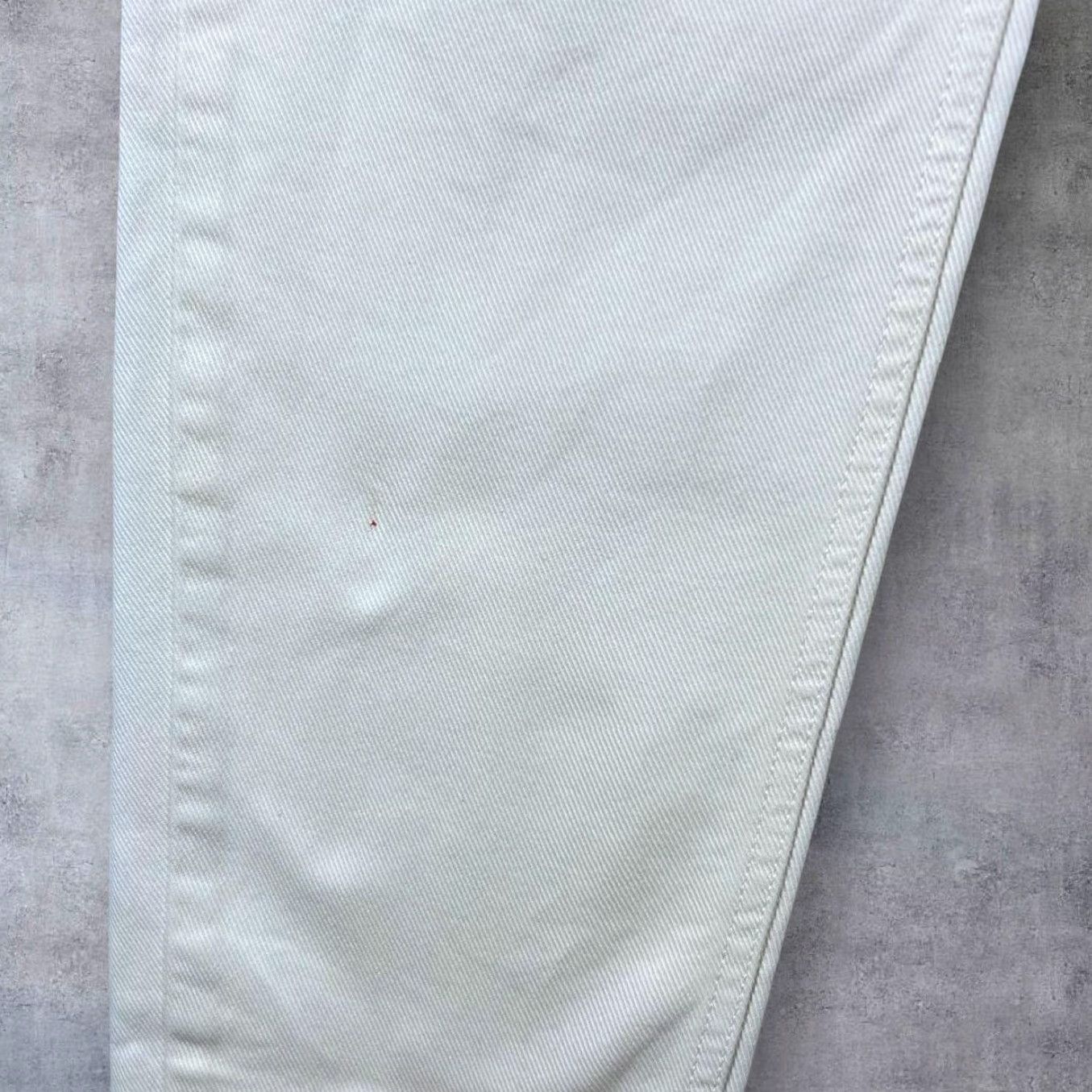 Carhartt Carhartt Newel Pant White Relaxed Tapered Regular Fit Denim Jeans 27" 30" Waist 31" Inside Leg 30" Leg Width 7" Rise 14.5" Mens Shirt Style: Jeans N/A Size US 27 - 7 Thumbnail