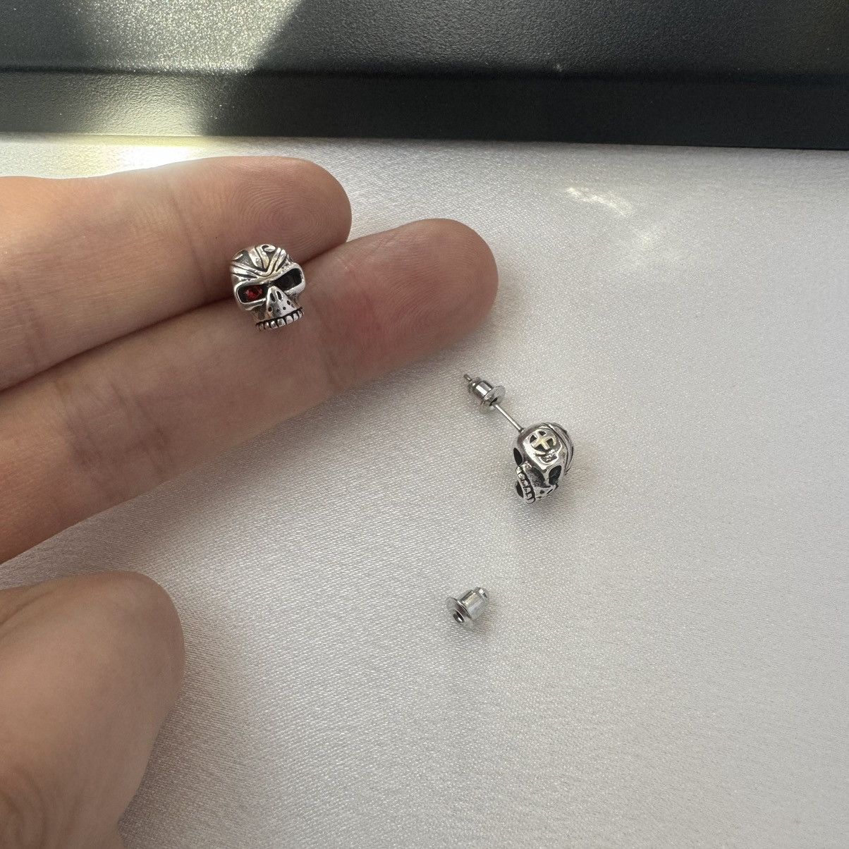 Designer Skull Head Stud Earrings for Men Women Hip Hop Unisex Style Size ONE SIZE - 5 Thumbnail