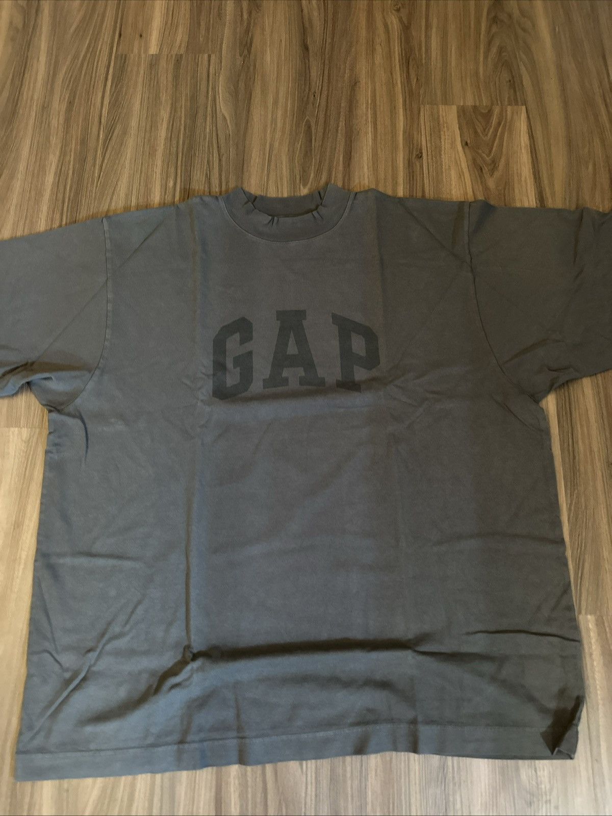 Balenciaga × Gap × Yeezy Yeezy Gap Balenciaga 10A Dove Long Sleeve Dark Grey Size L Size US L / EU 52-54 / 3 - 2 Thumbnail