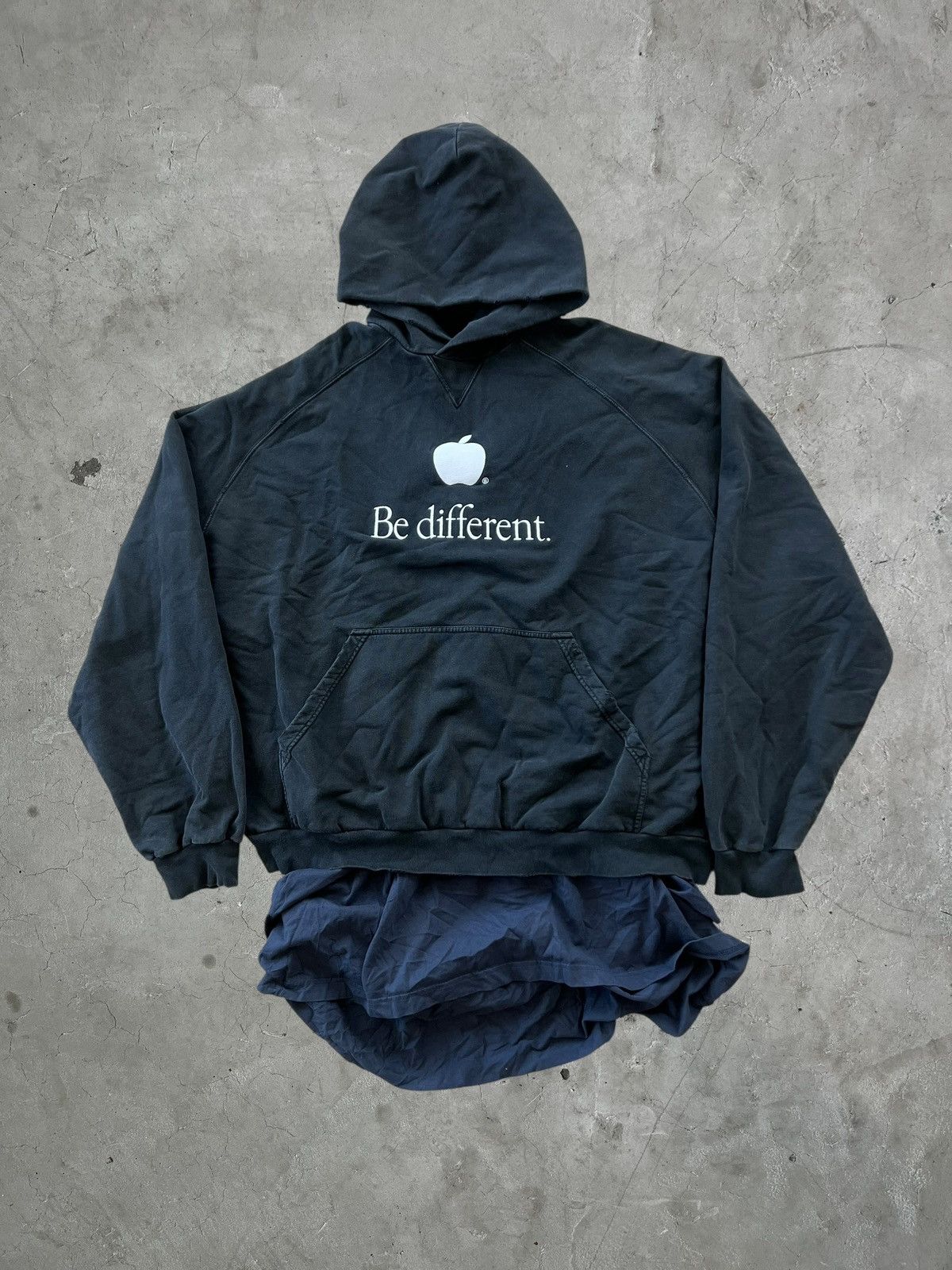 BALENCIAGA Be different フーディー Balenciaga FW22 Runway Be Different Hoodie – FyouGrails