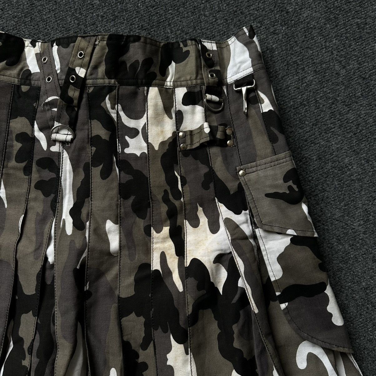 Le Grande Bleu (L.G.B.) VTG Women’s Midi Skirt Camo Military Pop Punk Gothic Size 32" / US 10 / IT 46 - 13 Thumbnail