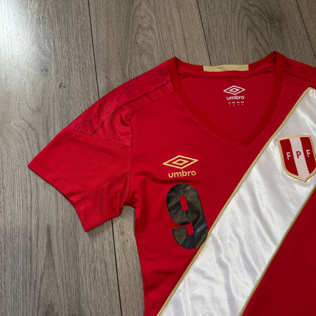 Umbro UMBRO PERU 2018/2020 GUERRERO SOCCER FOOTBALL JERSEY Size US S / EU 44-46 / 1 - 3 Thumbnail