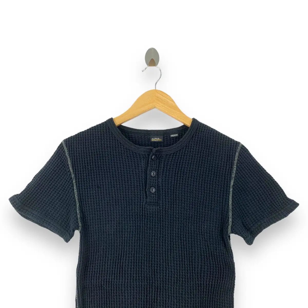 Alpha Industries Vintage APLHA INDUSTRIES Quilted Henley Tee Shirt Size M / US 6-8 / IT 42-44 - 2 Thumbnail