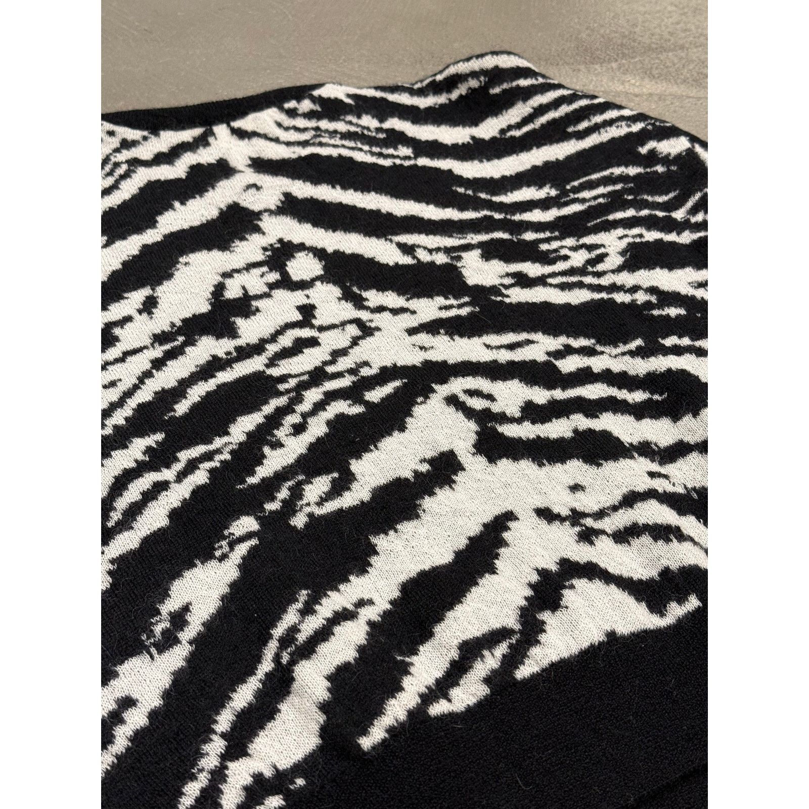 Saint Laurent Paris 2015 Saint Laurent Paris by Hedi Slimane tiger stripe knit Size XS / US 0-2 / IT 36-38 - 4 Thumbnail