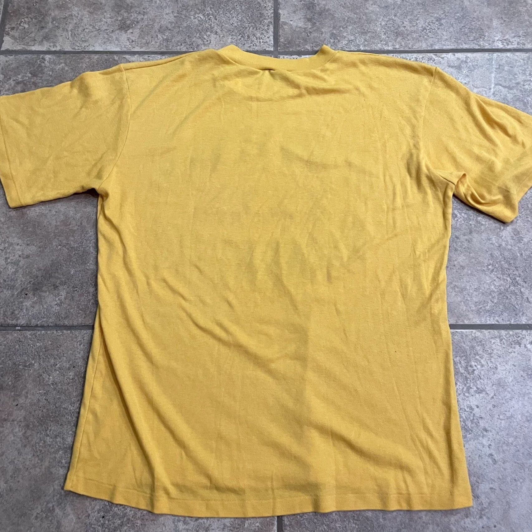 Vintage VINTAGE Disney Stitch Graphic T-Shirt Men XL Yellow Casual Tee 90s Retro Size US XL / EU 56 / 4 - 4 Thumbnail