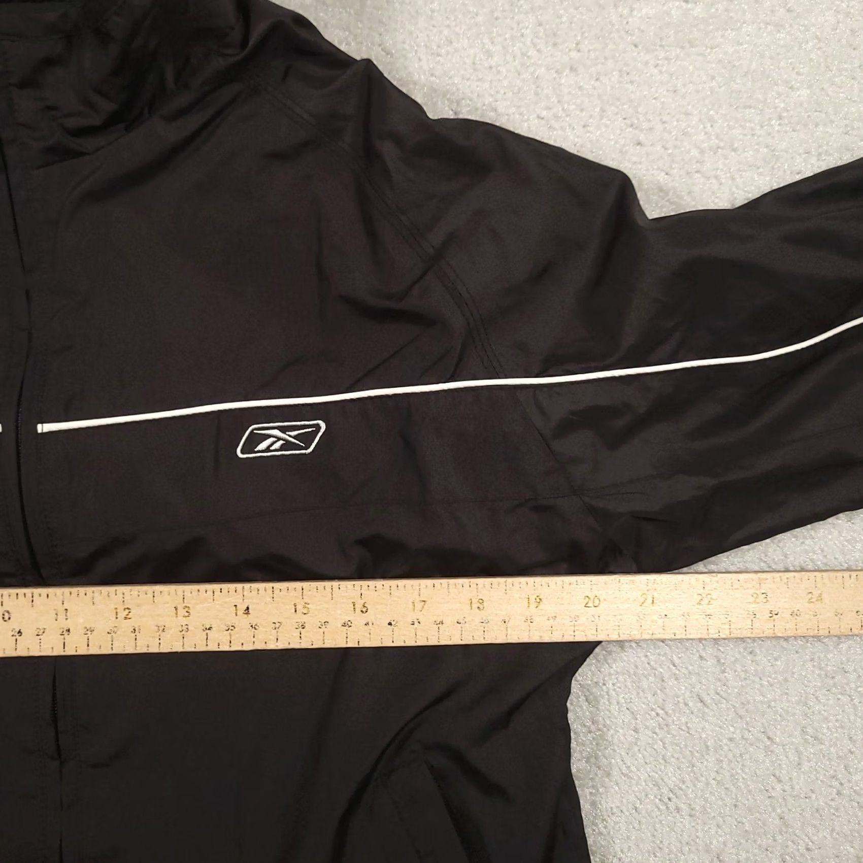 Reebok VINTAGE Reebok Windbreaker Jacket M Embroidered Zip Black Womens Size M / US 6-8 / IT 42-44 - 3 Thumbnail