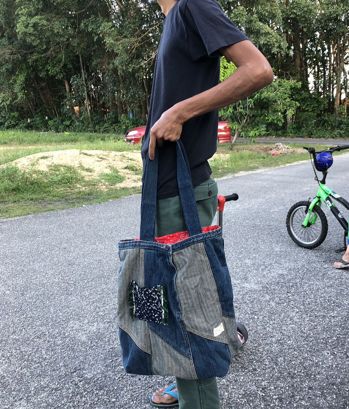 Japanese Brand HERINGBONE TWILL HAKUNA MATATA TOTEBAG Size ONE SIZE - 8 Thumbnail