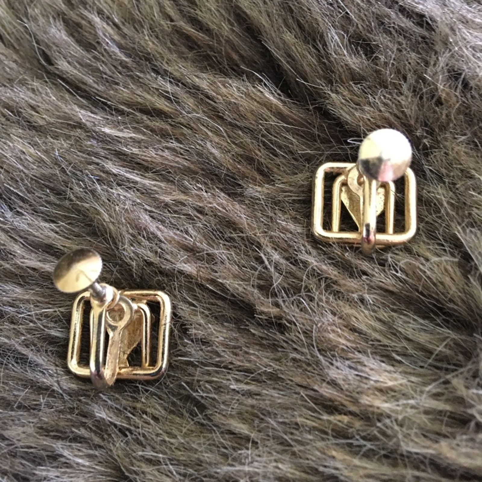 Vintage Vintage 50s gold tone screw back clip earrings Size ONE SIZE - 3 Thumbnail