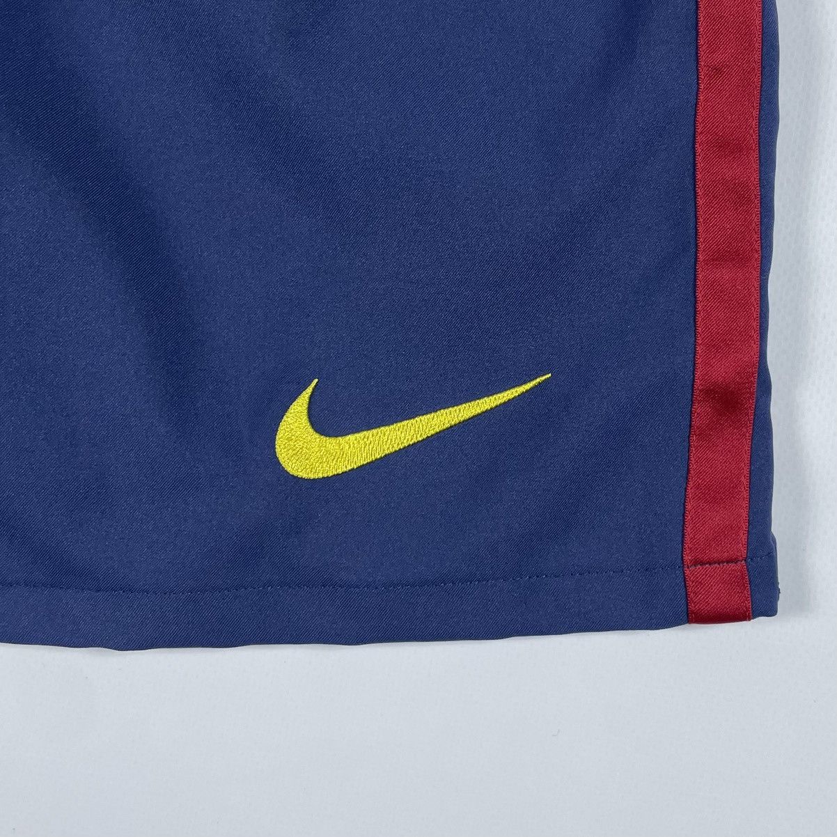 Nike Vintage Nike Barcelona FCB Soccer Shorts Size US 36 / EU 52 - 6 Thumbnail