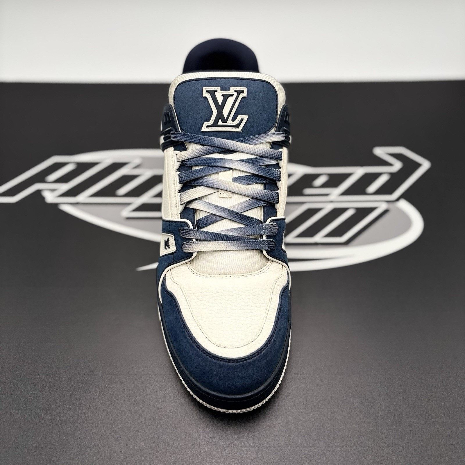 Louis Vuitton (11-11.5 US) Louis Vuitton Trainer ' White Navy '| GOOD COND Size US 11.5 / EU 44-45 - 5 Thumbnail