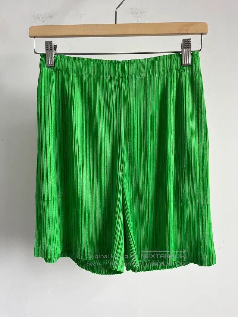 Issey Miyake Issey Miyake size:5 Green Shorts Size 23" - 1 Thumbnail