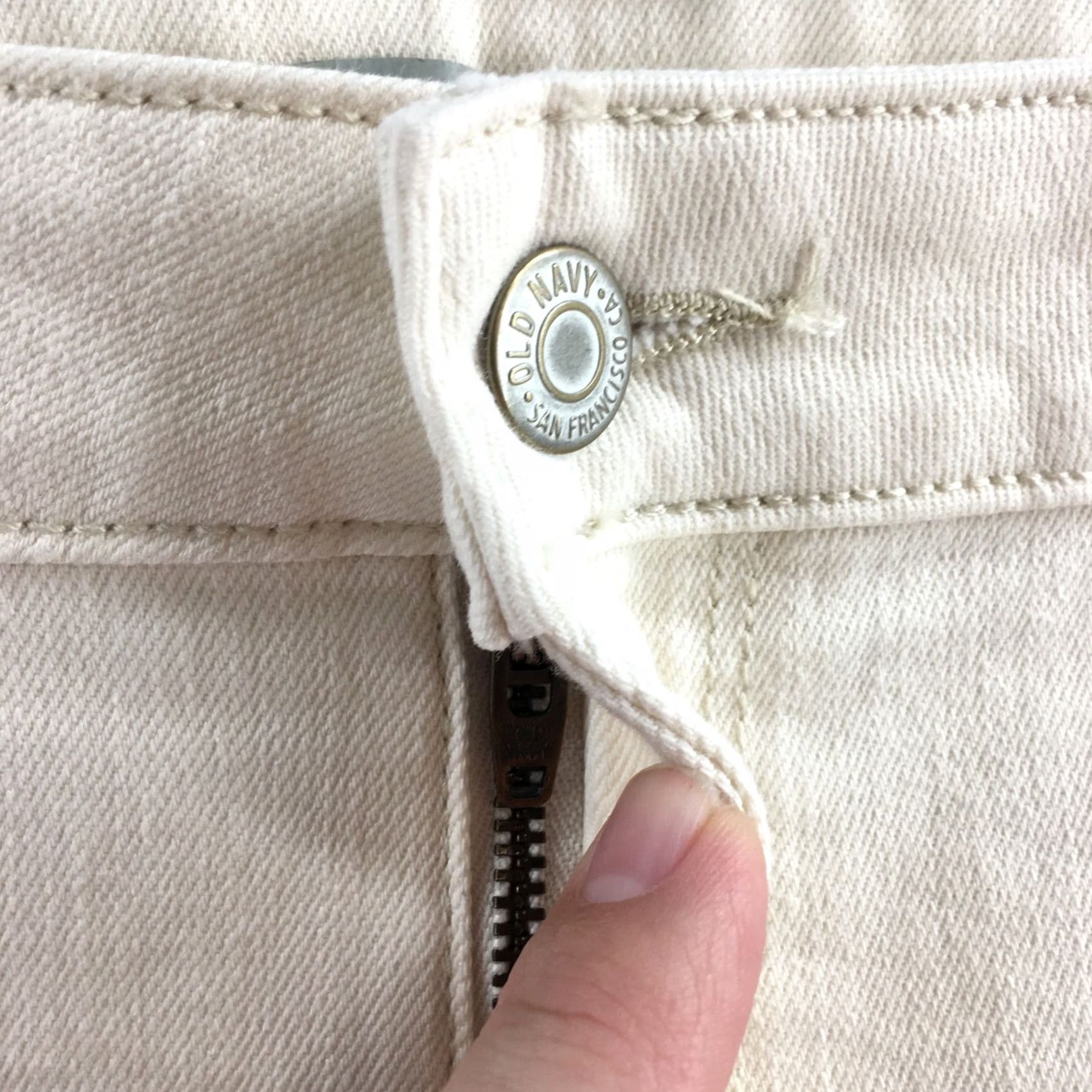Old Navy Old Navy Bermuda Shorts Womens 18 Beige High Rise Cuffed Zip NEW Womens Bermuda Shorts 18 Beige High Rise Cuffed Zip NEW Size 40" / US 18 - 6 Thumbnail