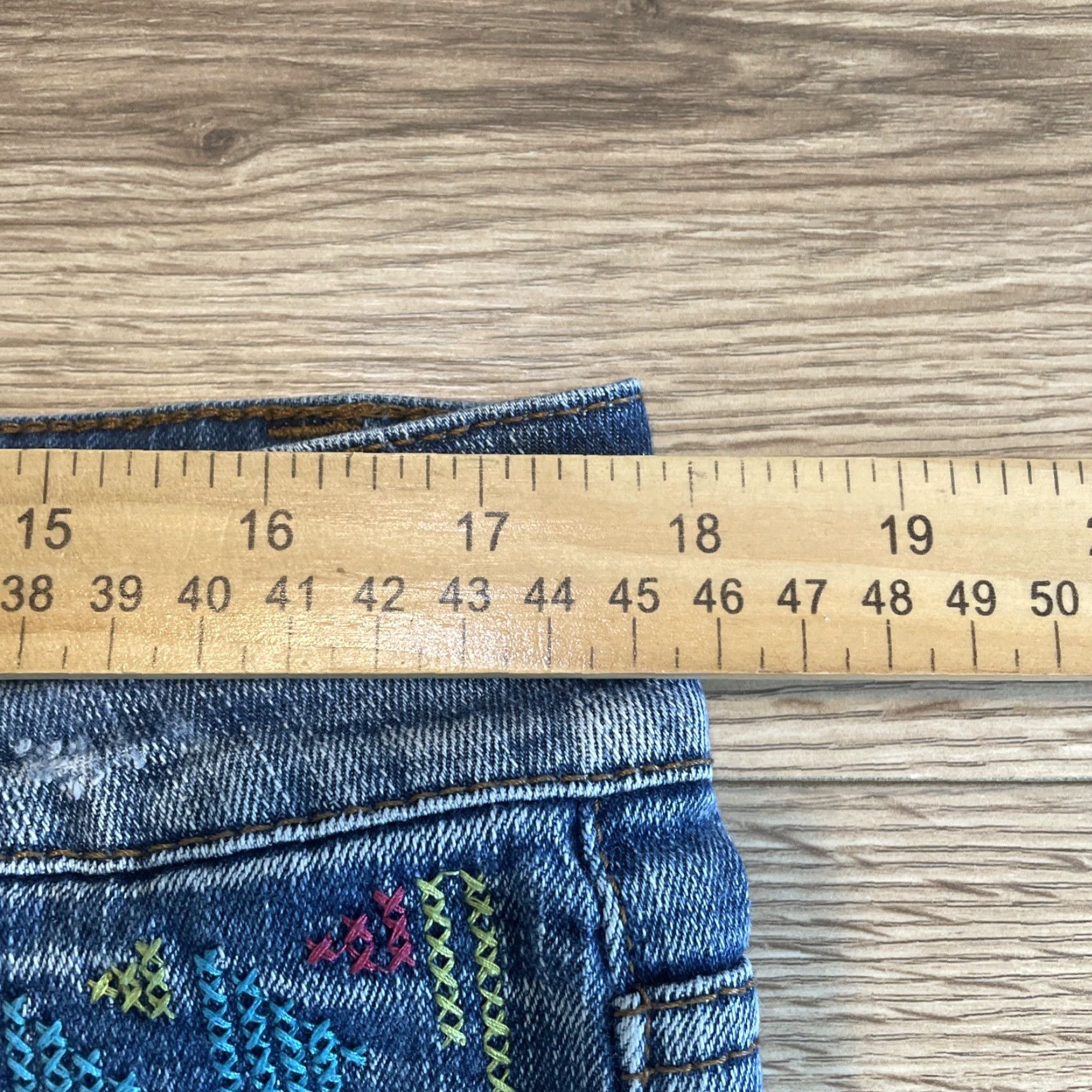 Vintage CELEBRITY PINK Distressed Embroidered Boyfriend Jean Shorts Size 15 Juniors Blue Womens Size 36" / US 14 / IT 50 - 4 Thumbnail