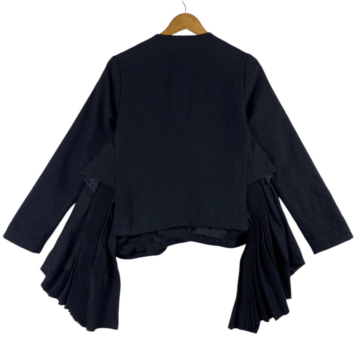 Yohji Yamamoto 💥YOHJI YAMAMOTO FEMME SCULPTURAL PLEATED JACKET AW17 RUNAWAY Size S / US 4 / IT 40 - 9 Thumbnail