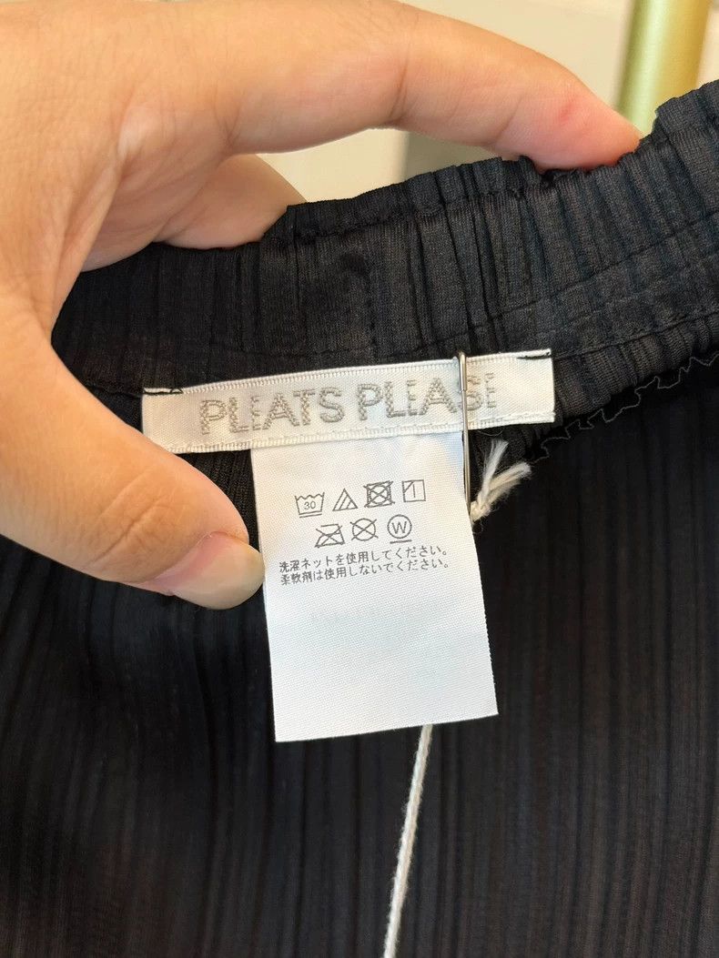 Issey Miyake Issey Miyake size:4 Black pleated straight-leg pants Size 31" - 4 Thumbnail