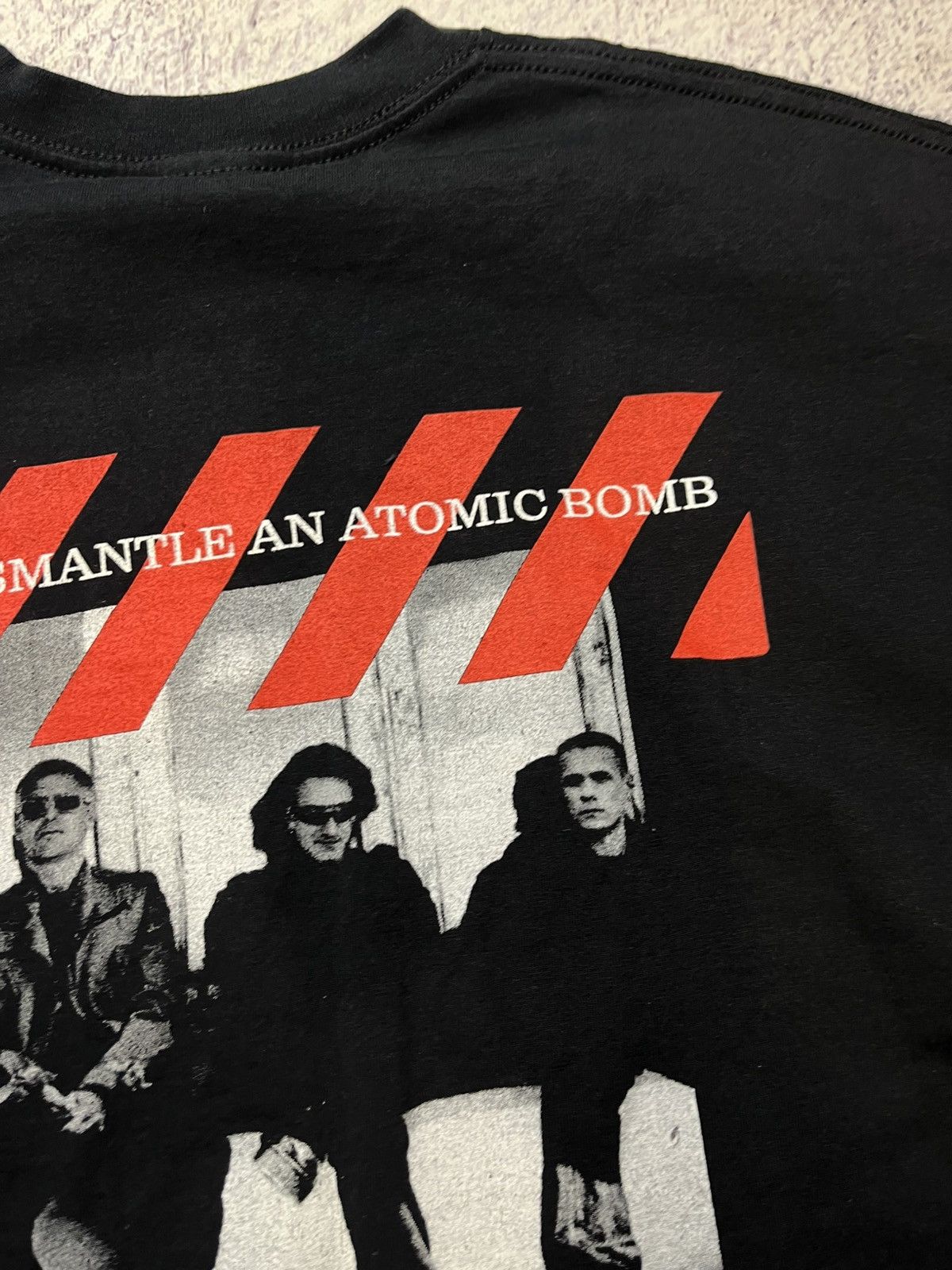 Band Tees Vintage 2005 U2 How To Dismantle An Atomic Bomb Faded Tee Size US XL / EU 56 / 4 - 19 Thumbnail