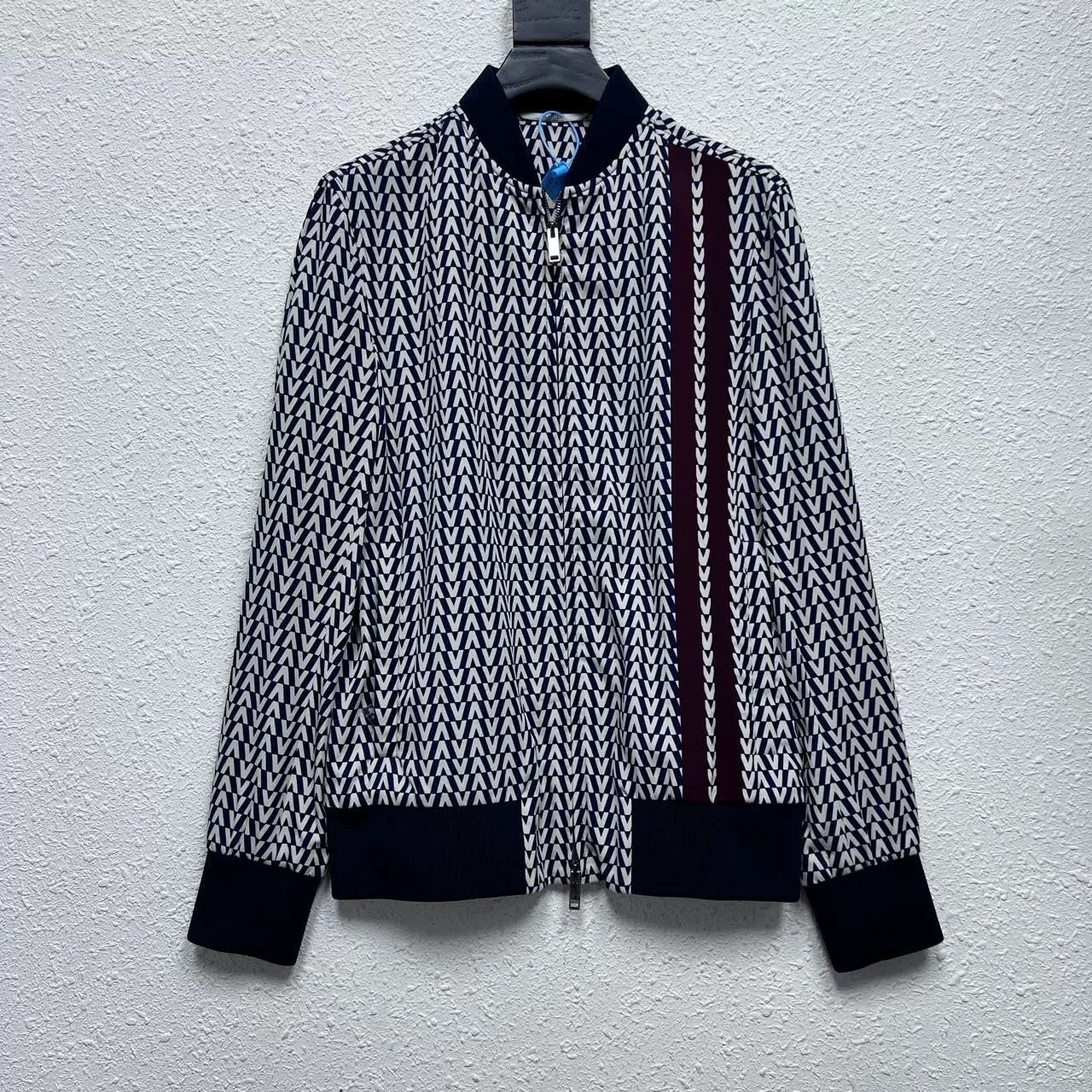Valentino Valentino V Logo Print Jacket Size US S / EU 44-46 / 1 - 1 Thumbnail